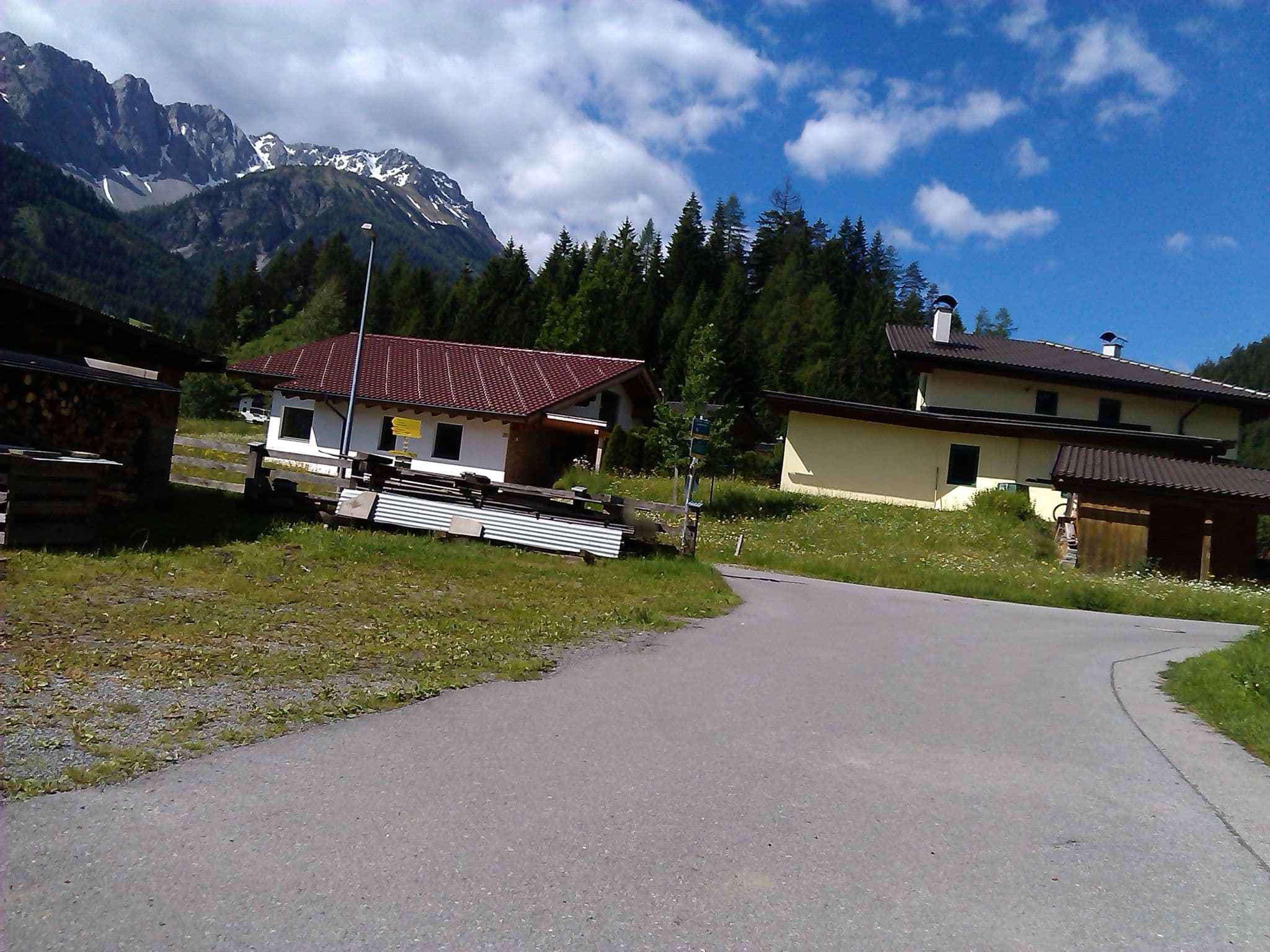 Street view near Gästehaus Sagebrünnd'le Fam Fasser, Lermoos — © changchun1 (CC BY-SA · Mapillary)