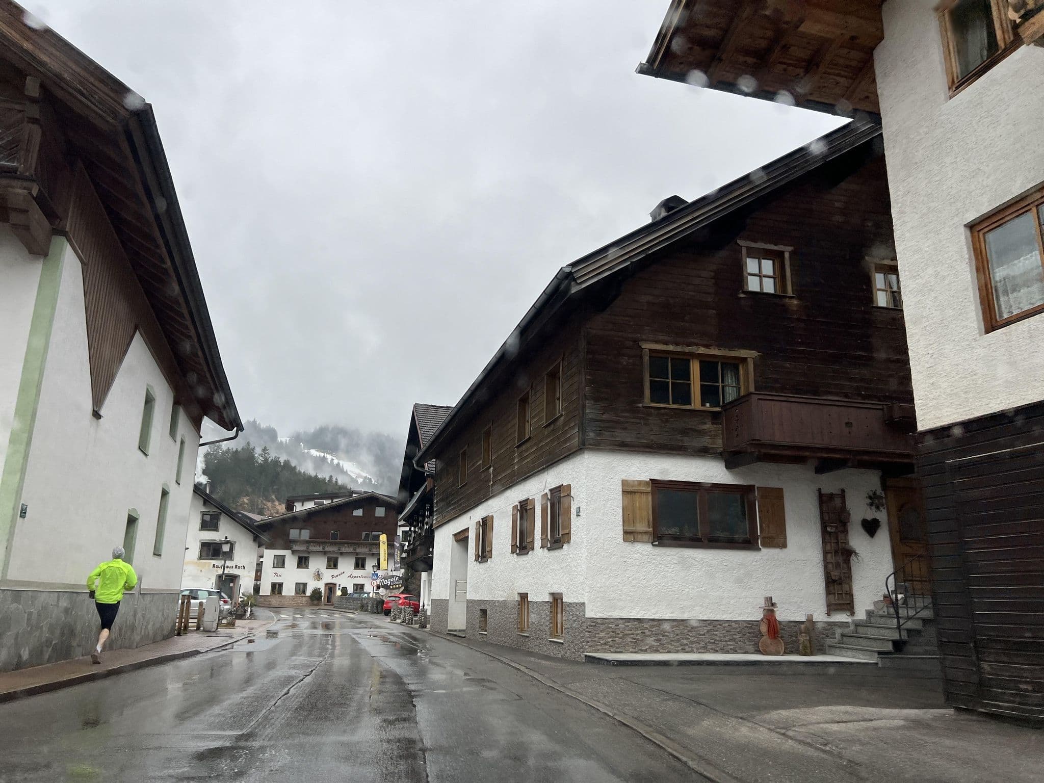 Street view near Ferienwohnungen Pahle, Lermoos — © ottor (CC BY-SA · Mapillary)