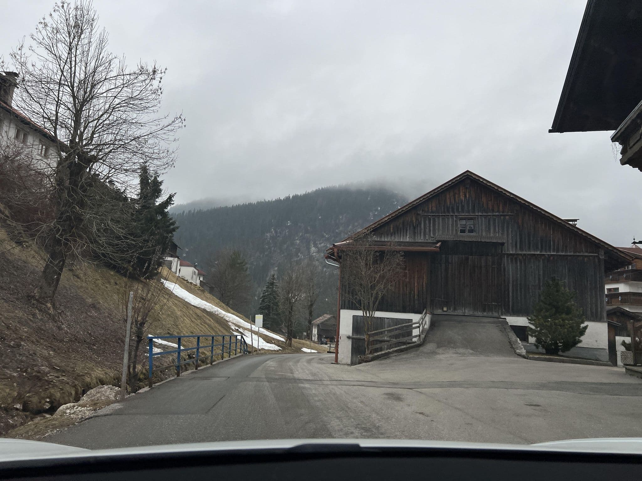 Street view near Haus Seebach, Weissenbach am Lech — © ottor (CC BY-SA · Mapillary)
