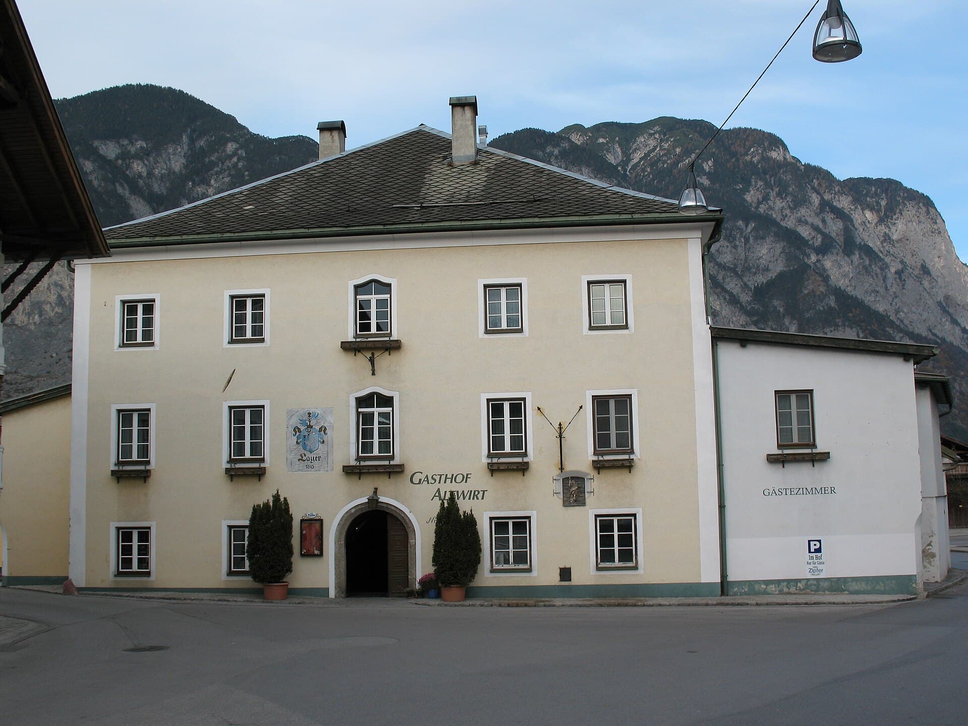 Gasthaus Altwirt (via Wikimedia Commons, CC BY-SA 3.0 at)