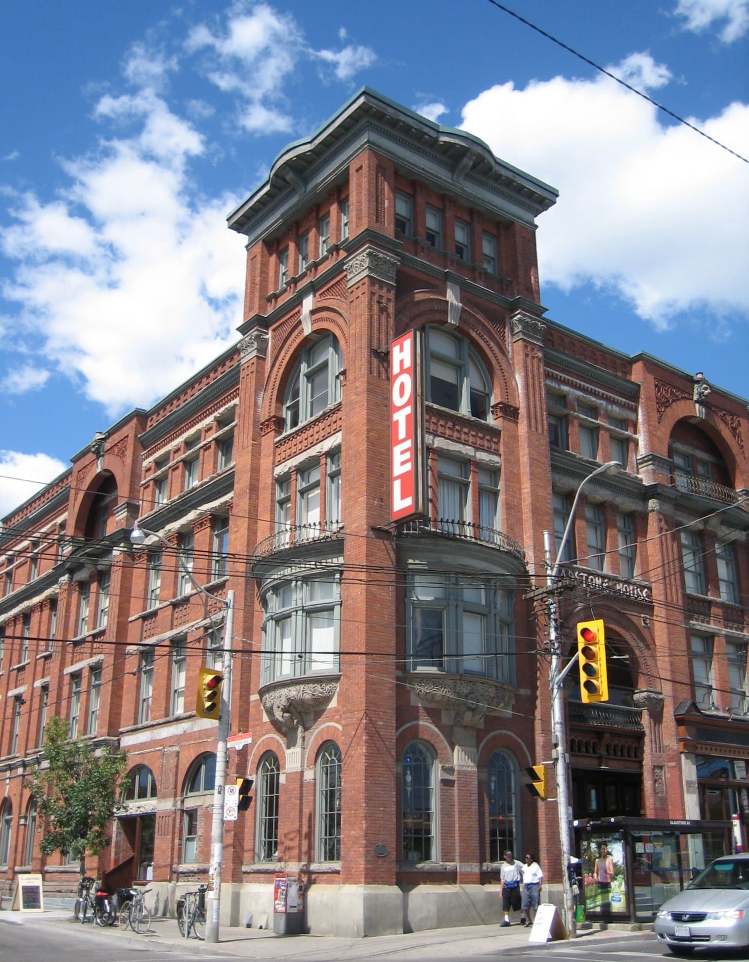 Gladstone House (via Wikimedia Commons, CC BY-SA 3.0)