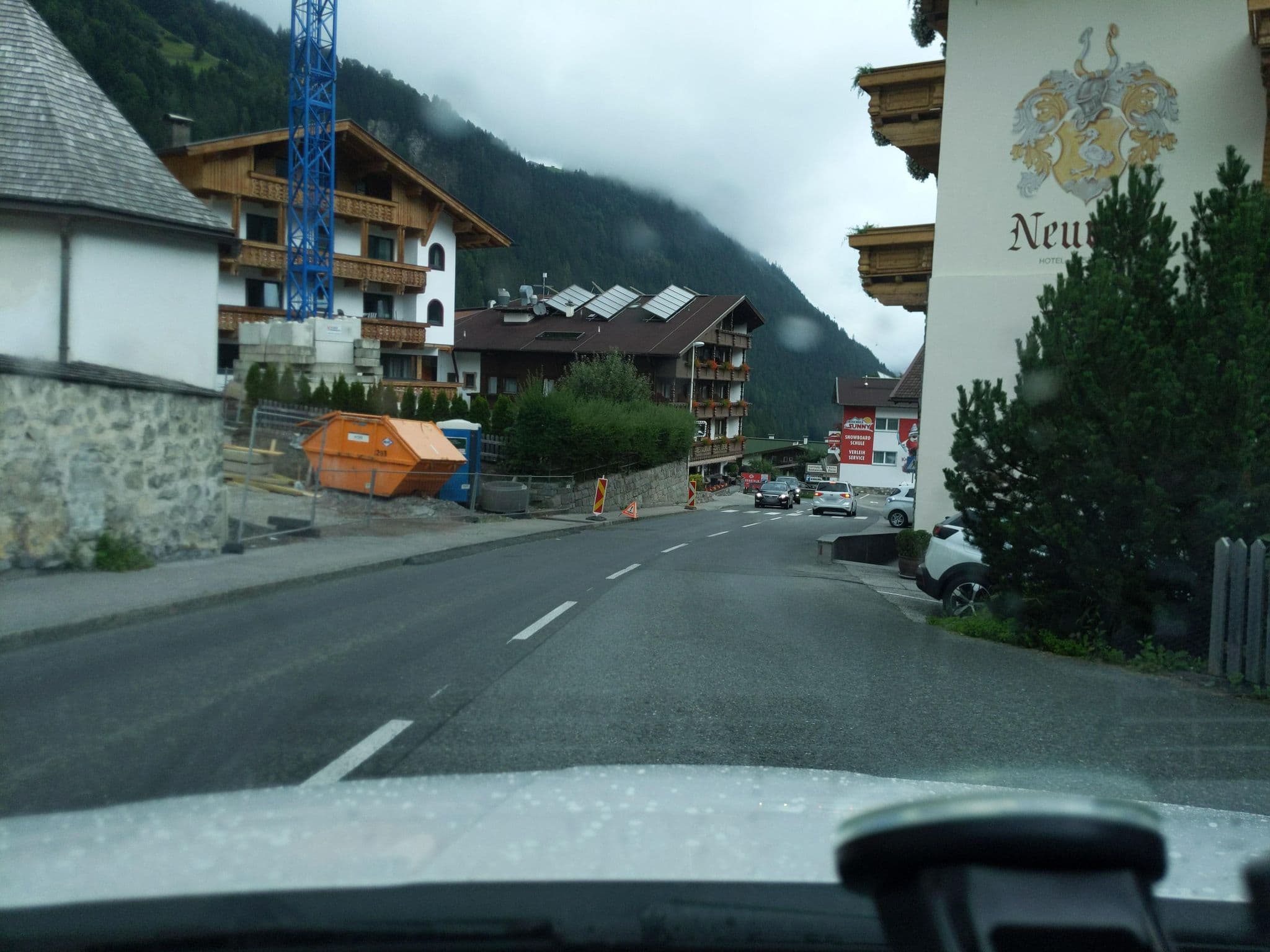 Street view near Hotel Neuwirt, Finkenberg — © littlefool (CC BY-SA · Mapillary)