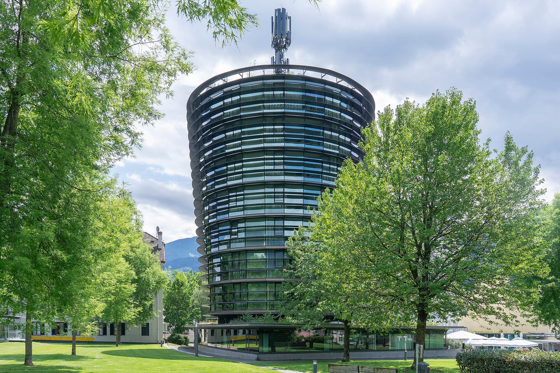Parkhotel Hall in Tirol (via Wikimedia Commons, CC BY-SA 4.0)