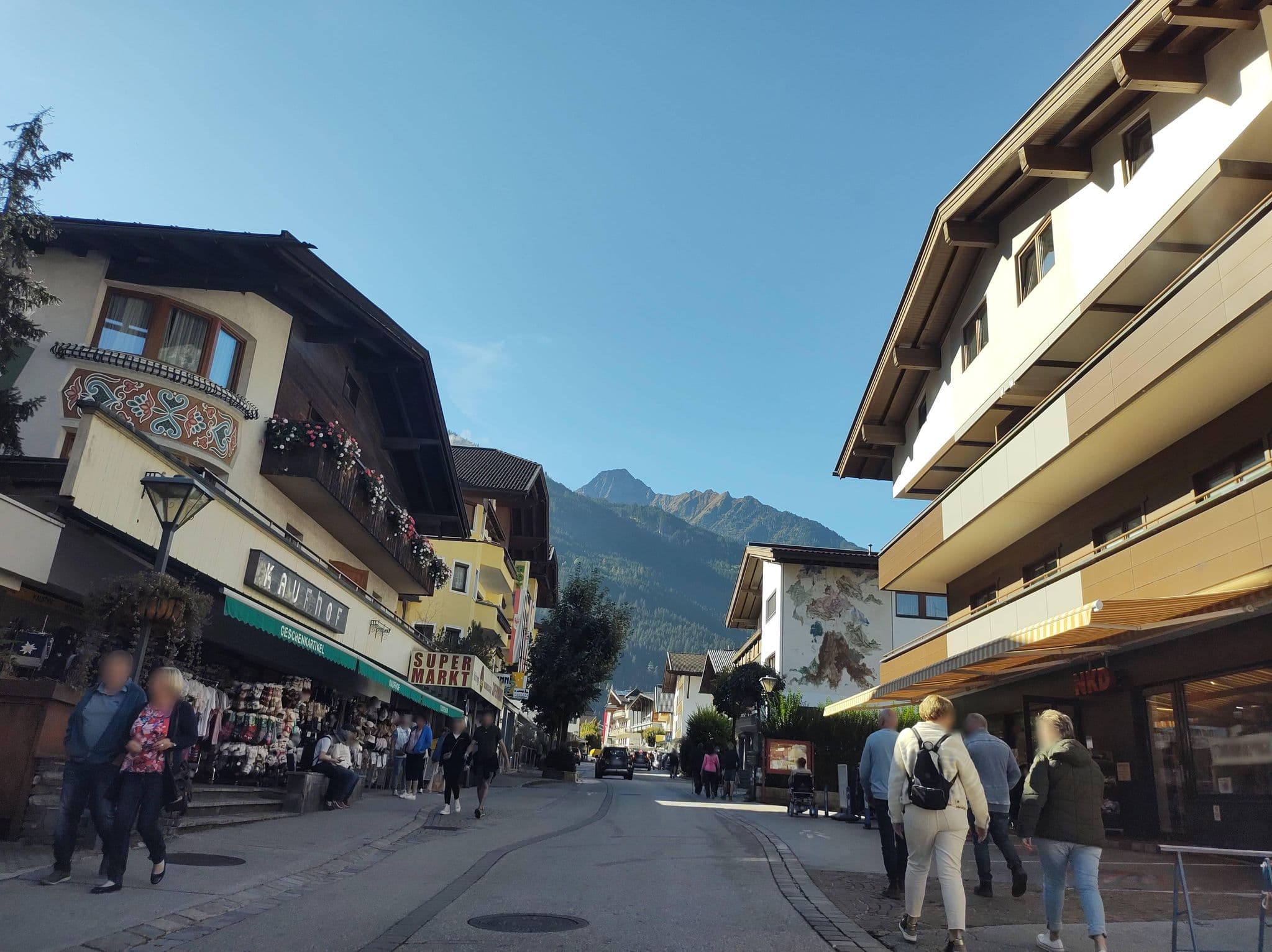 Street view near Snowhomes Mayrhofen, Mayrhofen — © thetornado76 (CC BY-SA · Mapillary)