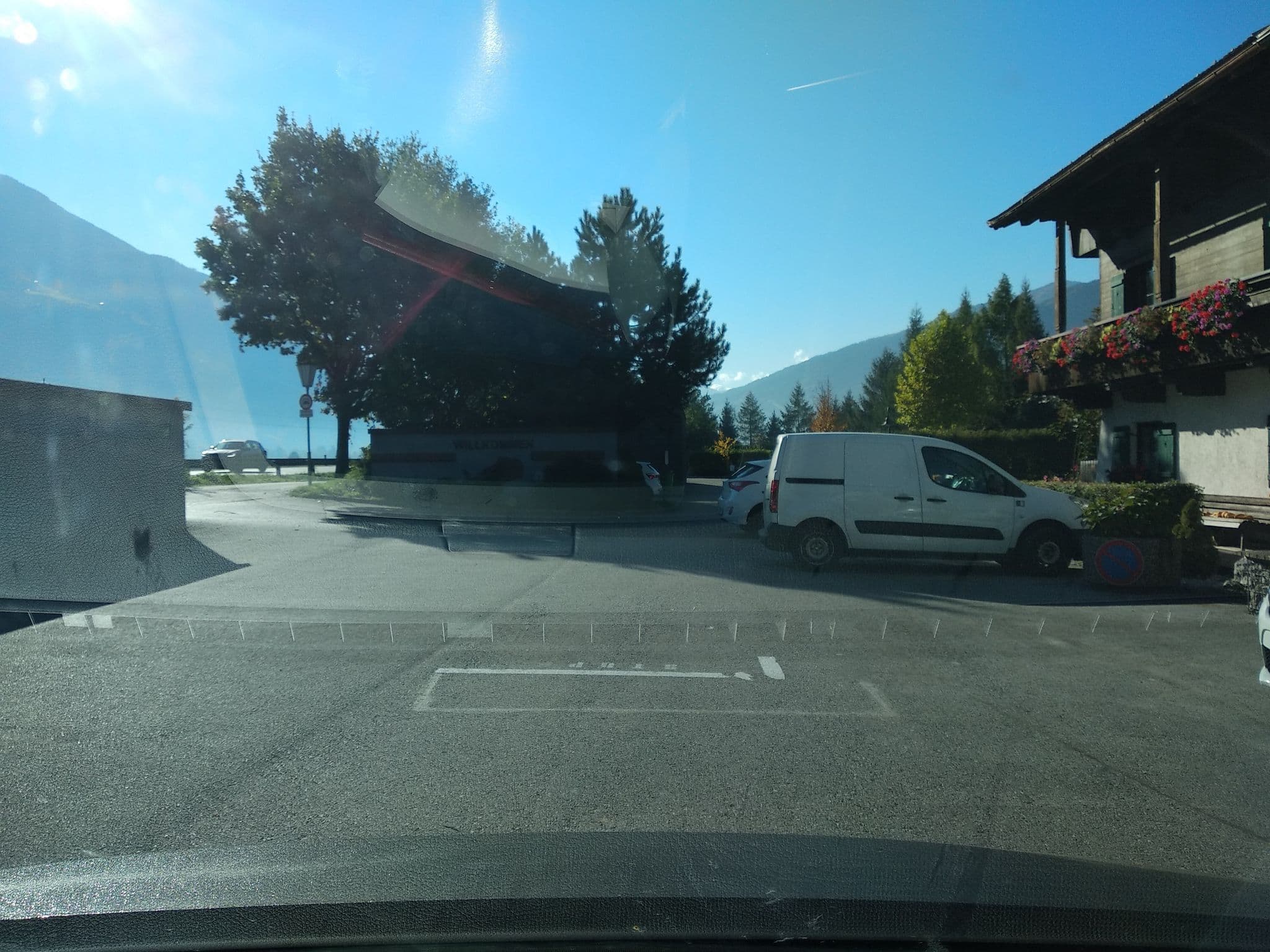 Street view near Hells Ferienresort Zillertal, Fügen — © canadarunner (CC BY-SA · Mapillary)