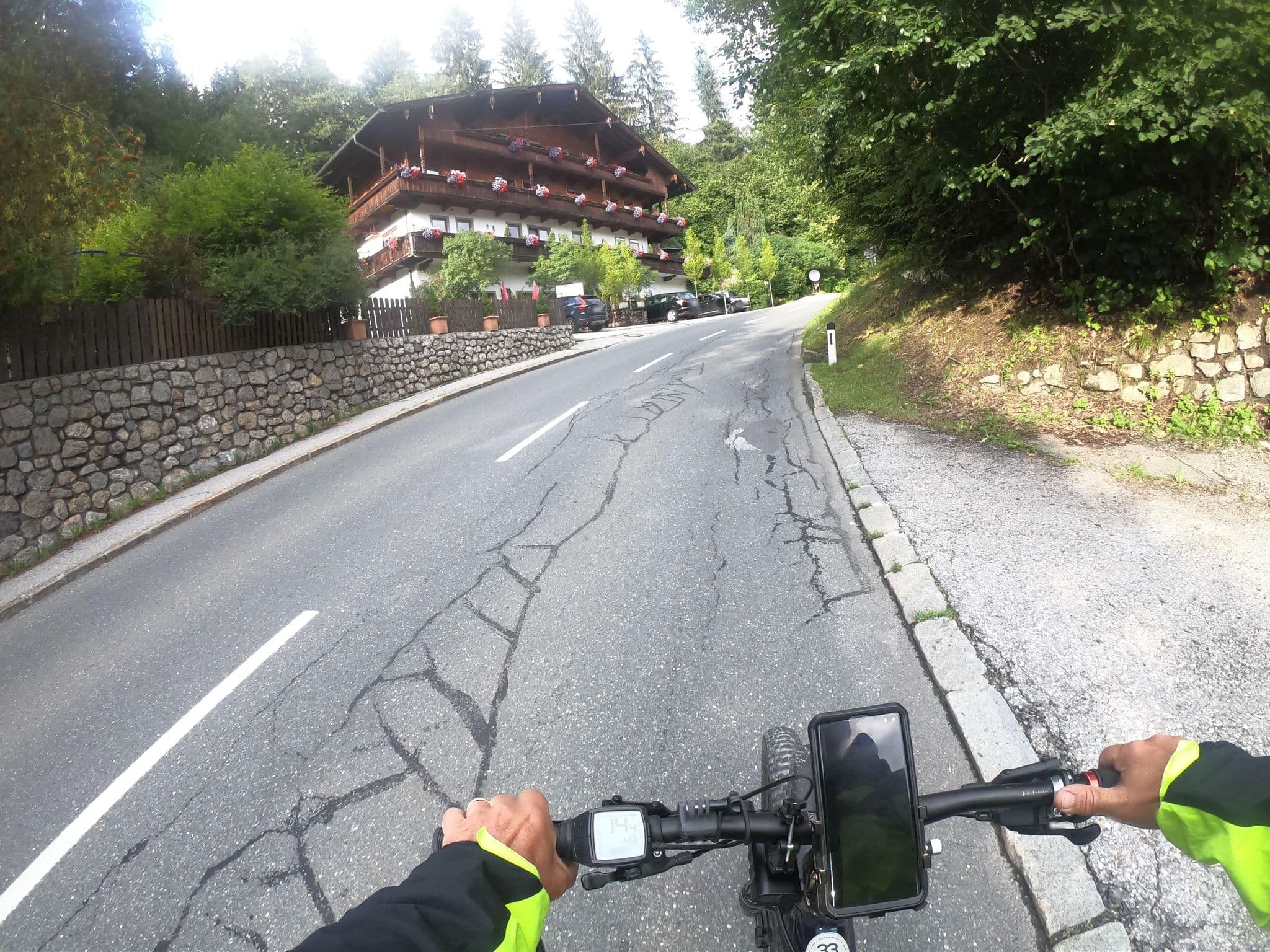 Street view near Gästehaus Weiherhof, Alpbach — © vinisa (CC BY-SA · Mapillary)