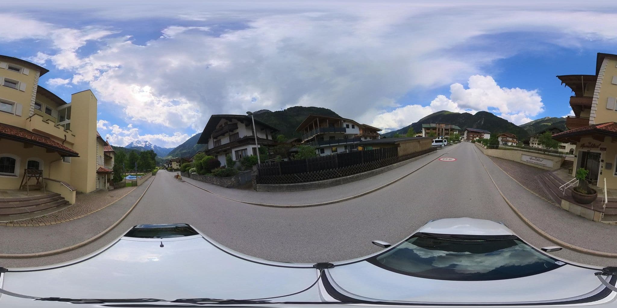 Street view near Haus Hoamatl, Mayrhofen — © osmplus_org (CC BY-SA · Mapillary)