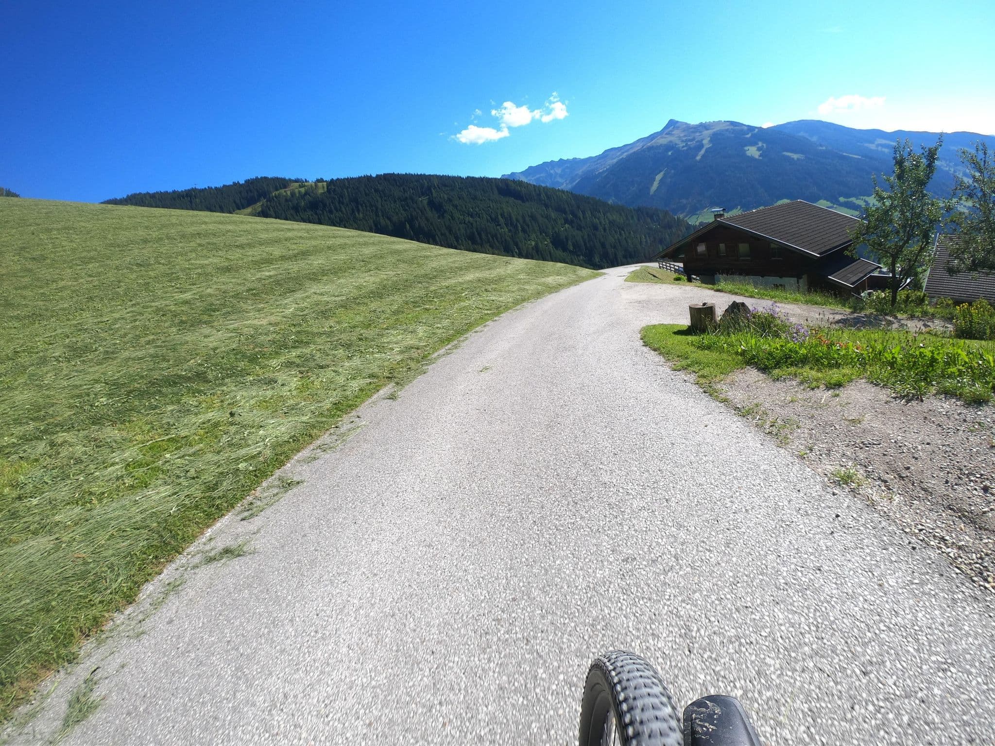 Street view near Oberthaler, Alpbach — © vinisa (CC BY-SA · Mapillary)