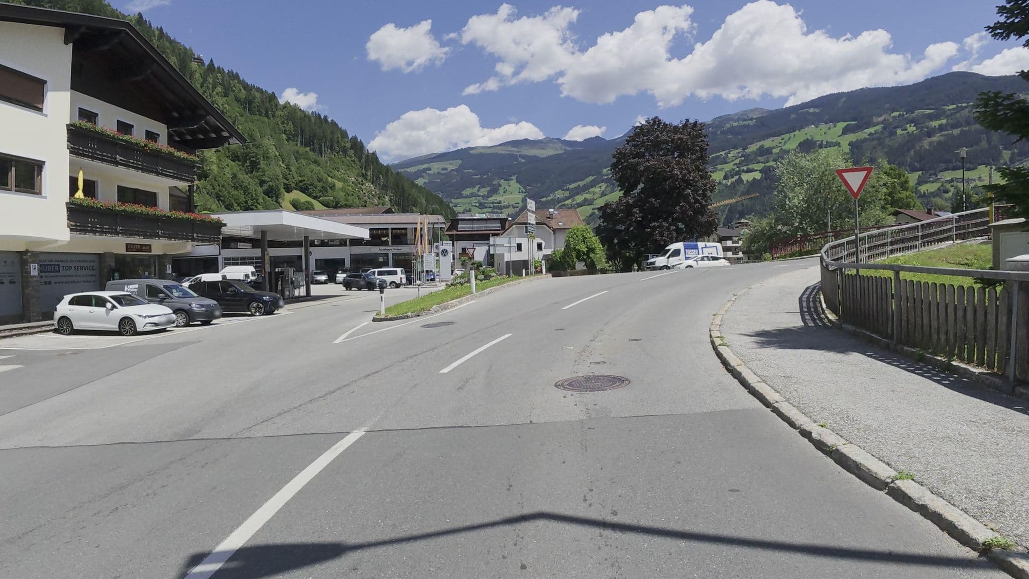 Street view near Apartments Penz, Zell am Ziller — © Guzzi_Franze (CC BY-SA · Mapillary)