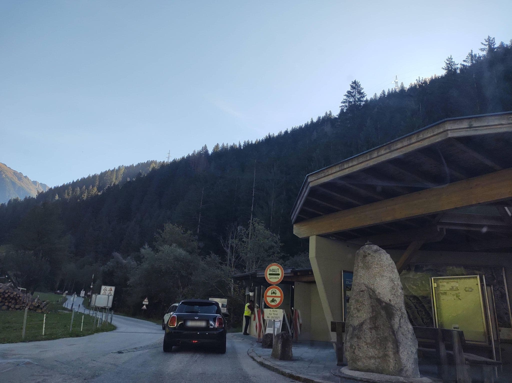Street view near Einkehr zum Adlerblick, Mayrhofen — © thetornado76 (CC BY-SA · Mapillary)