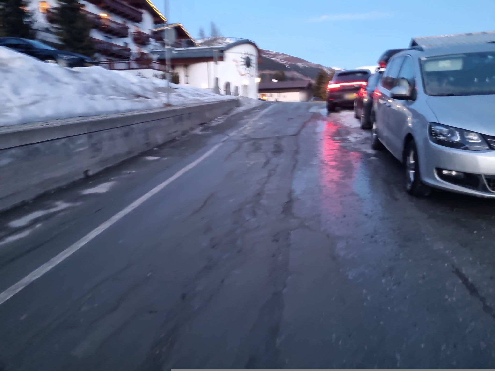 Street view near Reichenspitze, Neukirchen am Großvenediger — © dsmm (CC BY-SA · Mapillary)