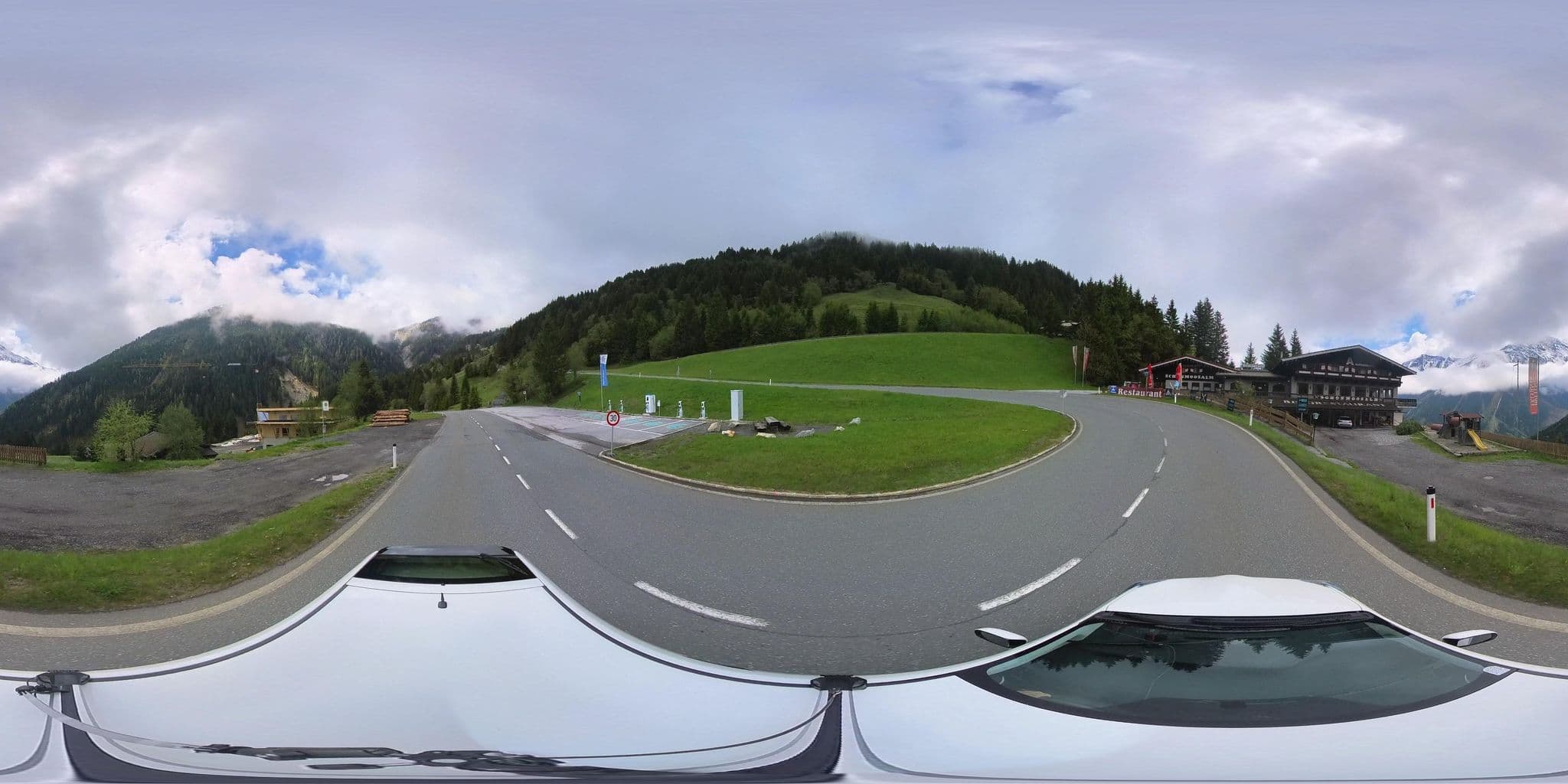 Street view near Schoenmoosalm, Neukirchen am Großvenediger — © osmplus_org (CC BY-SA · Mapillary)