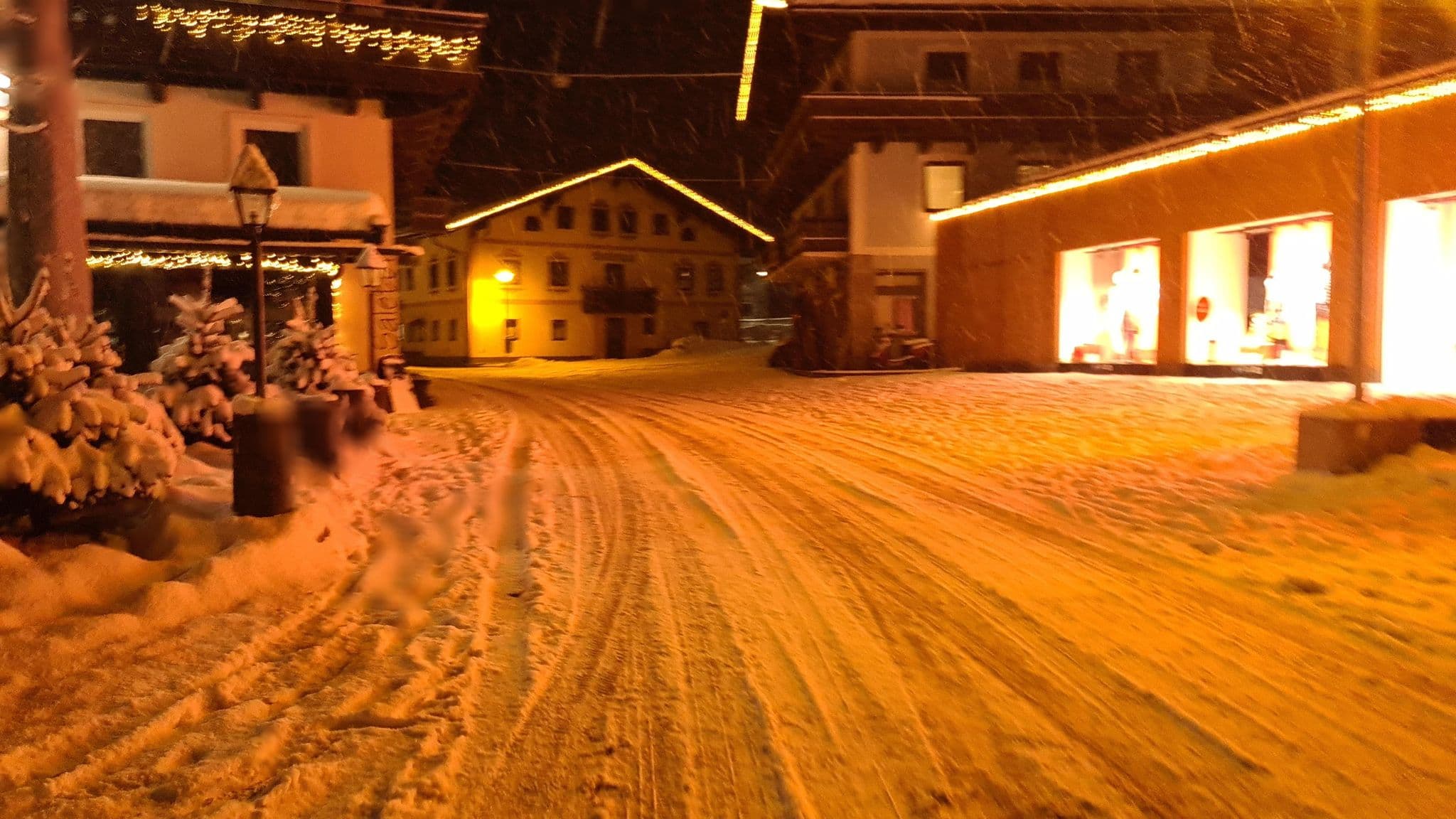 Street view near Blaickner & Schroll Hotel GmbH, Neukirchen am Großvenediger — © dsmm (CC BY-SA · Mapillary)