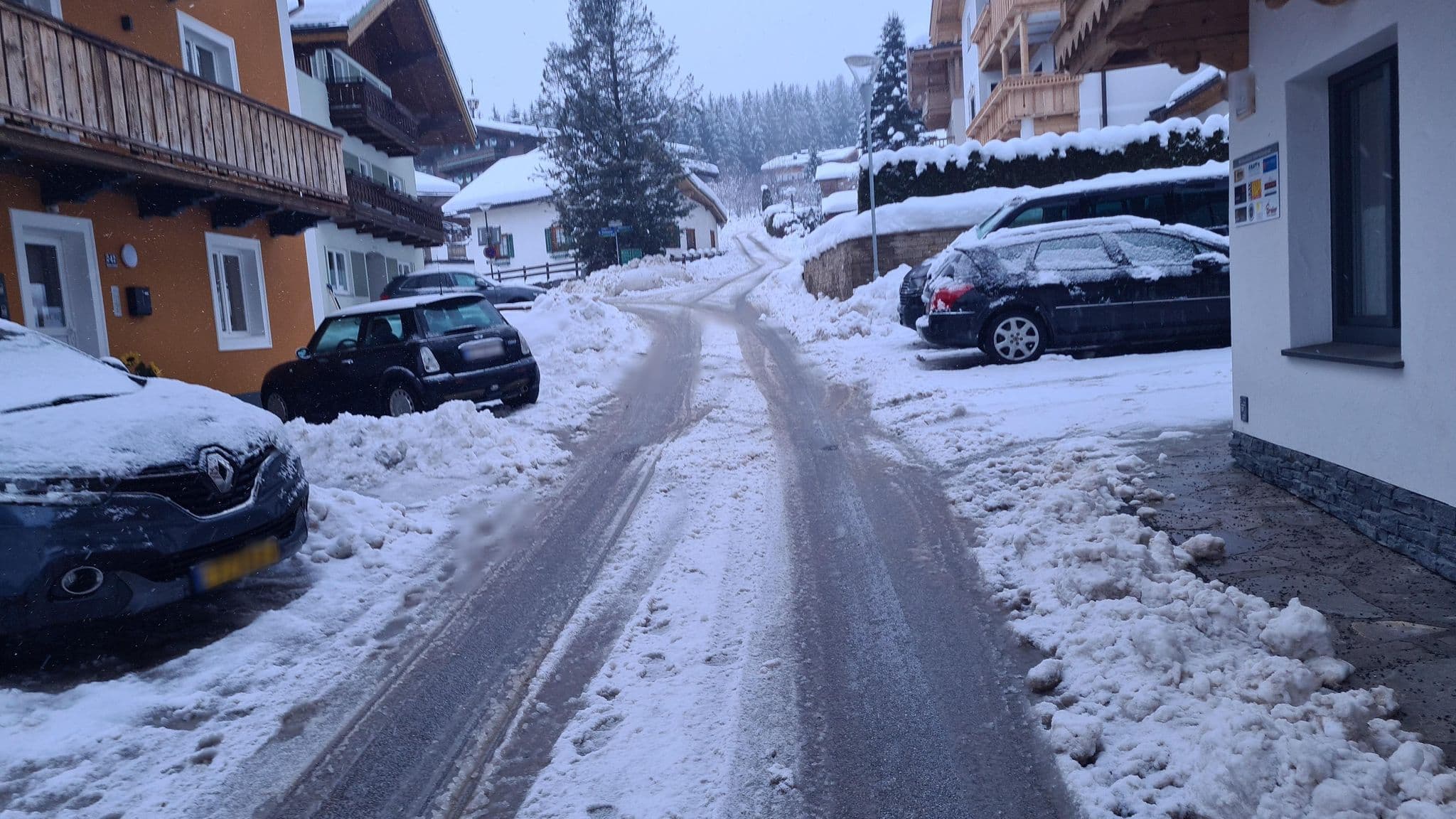 Street view near Kobelhäusl Bei Hause, Neukirchen am Großvenediger — © dsmm (CC BY-SA · Mapillary)
