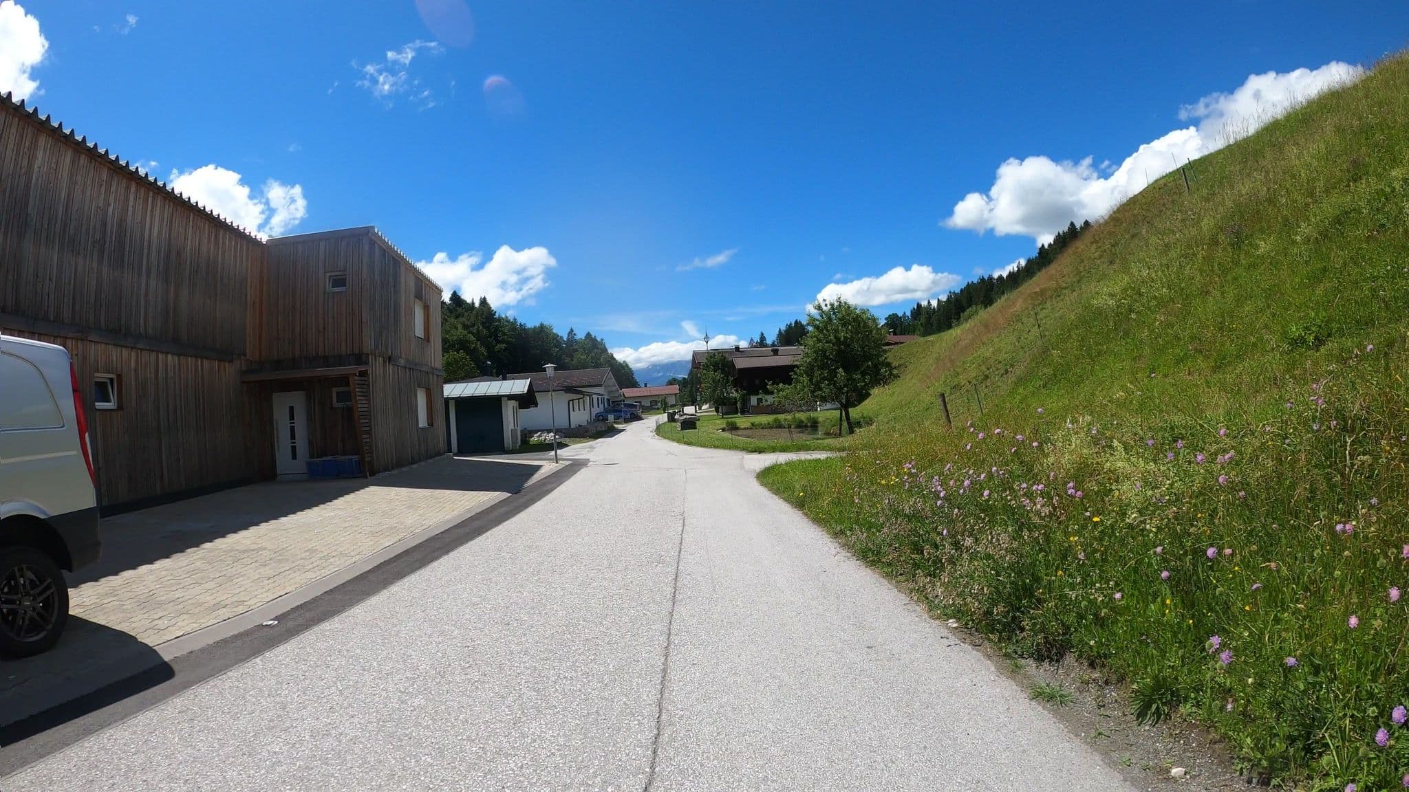 Street view near Chalet / Pension Sonnefeld, Fieberbrunn — © osmplus_org (CC BY-SA · Mapillary)