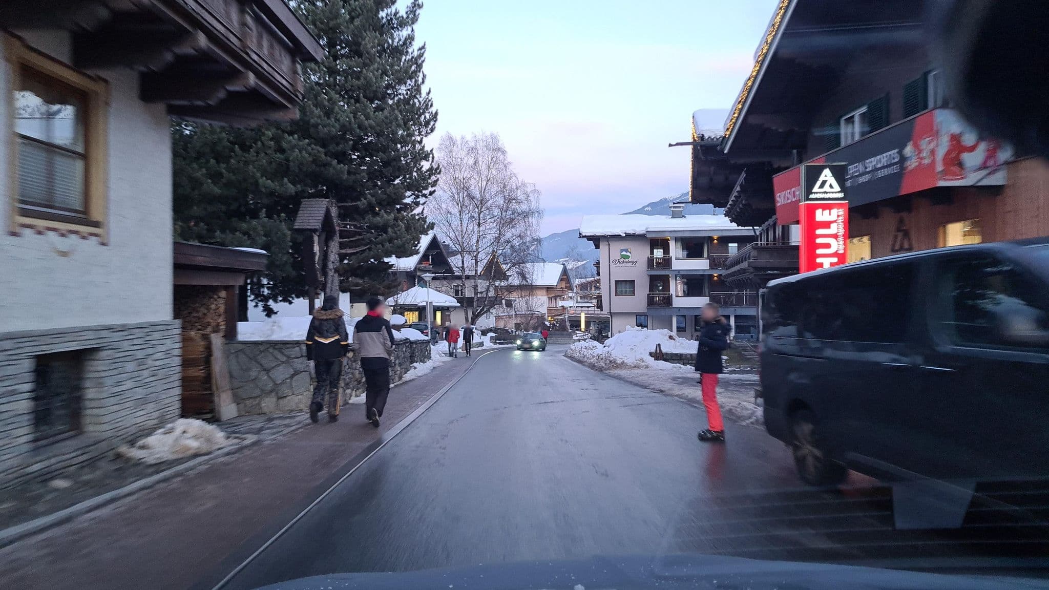 Street view near Appartement Central, Neukirchen am Großvenediger — © dsmm (CC BY-SA · Mapillary)