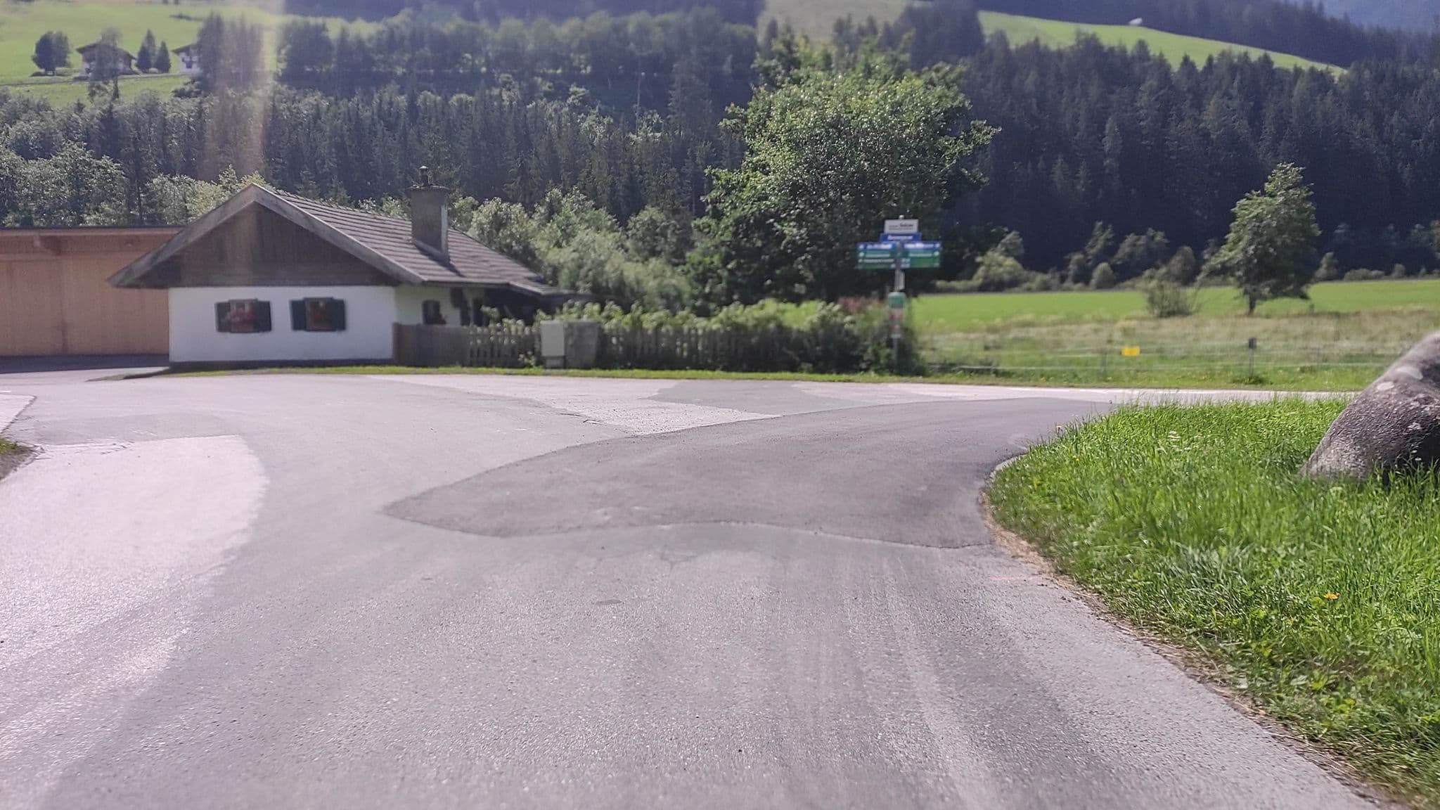 Street view near Elisabeth Hofer, Neukirchen am Großvenediger — © consens_verkehrsplanung (CC BY-SA · Mapillary)