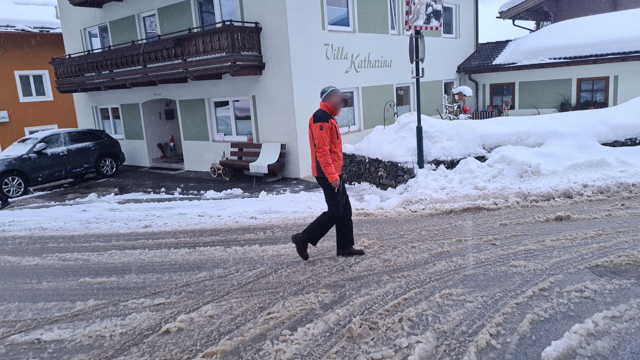 Street view near Aparthotel Pinzgau, Neukirchen am Großvenediger — © dsmm (CC BY-SA · Mapillary)