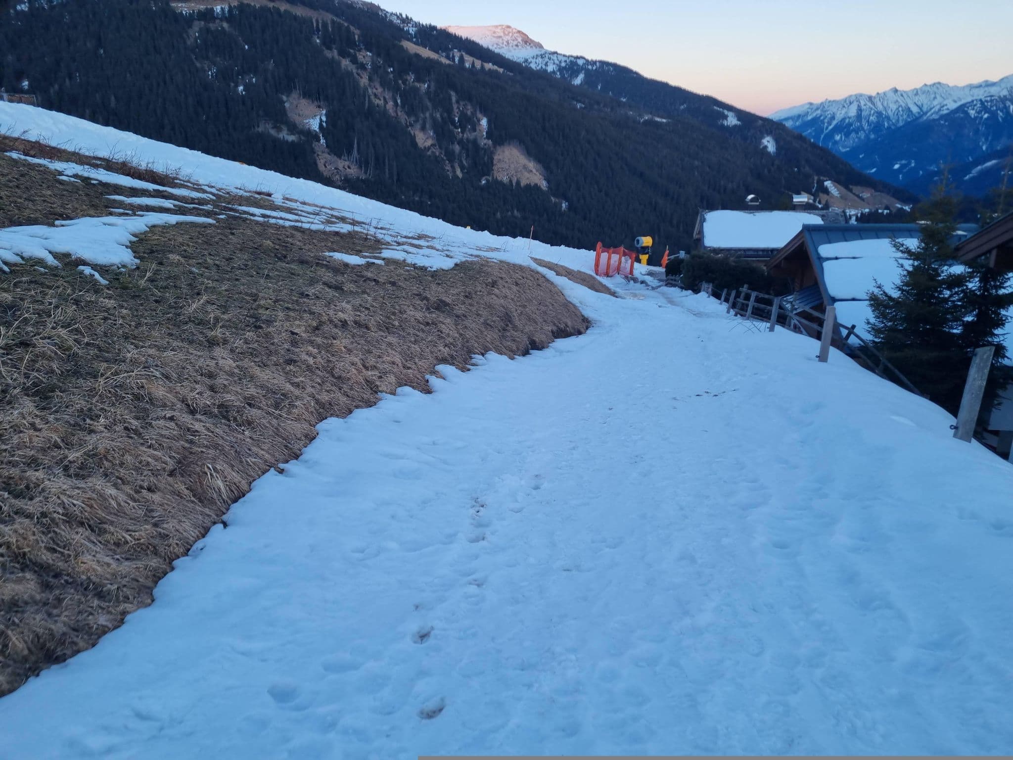 Street view near Chalet Frida, Neukirchen am Großvenediger — © dsmm (CC BY-SA · Mapillary)