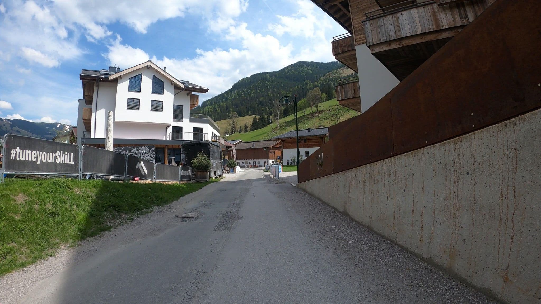 Street view near Sonweiss, Hinterglemm — © osmplus_org (CC BY-SA · Mapillary)