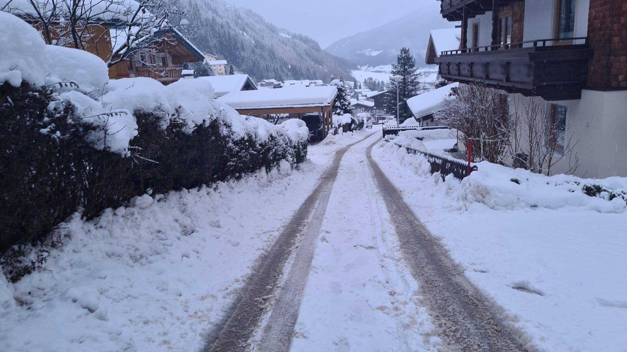 Street view near Gasthaus Innerhofer, Neukirchen am Großvenediger — © dsmm (CC BY-SA · Mapillary)