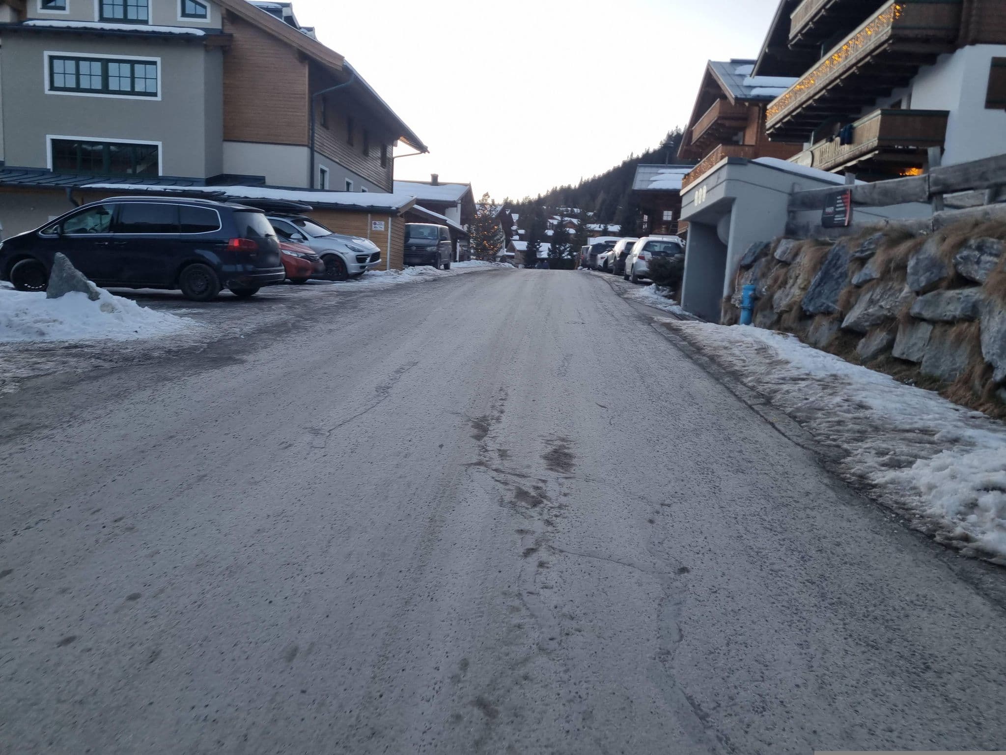 Street view near Residenz Königsleiten, Neukirchen am Großvenediger — © dsmm (CC BY-SA · Mapillary)