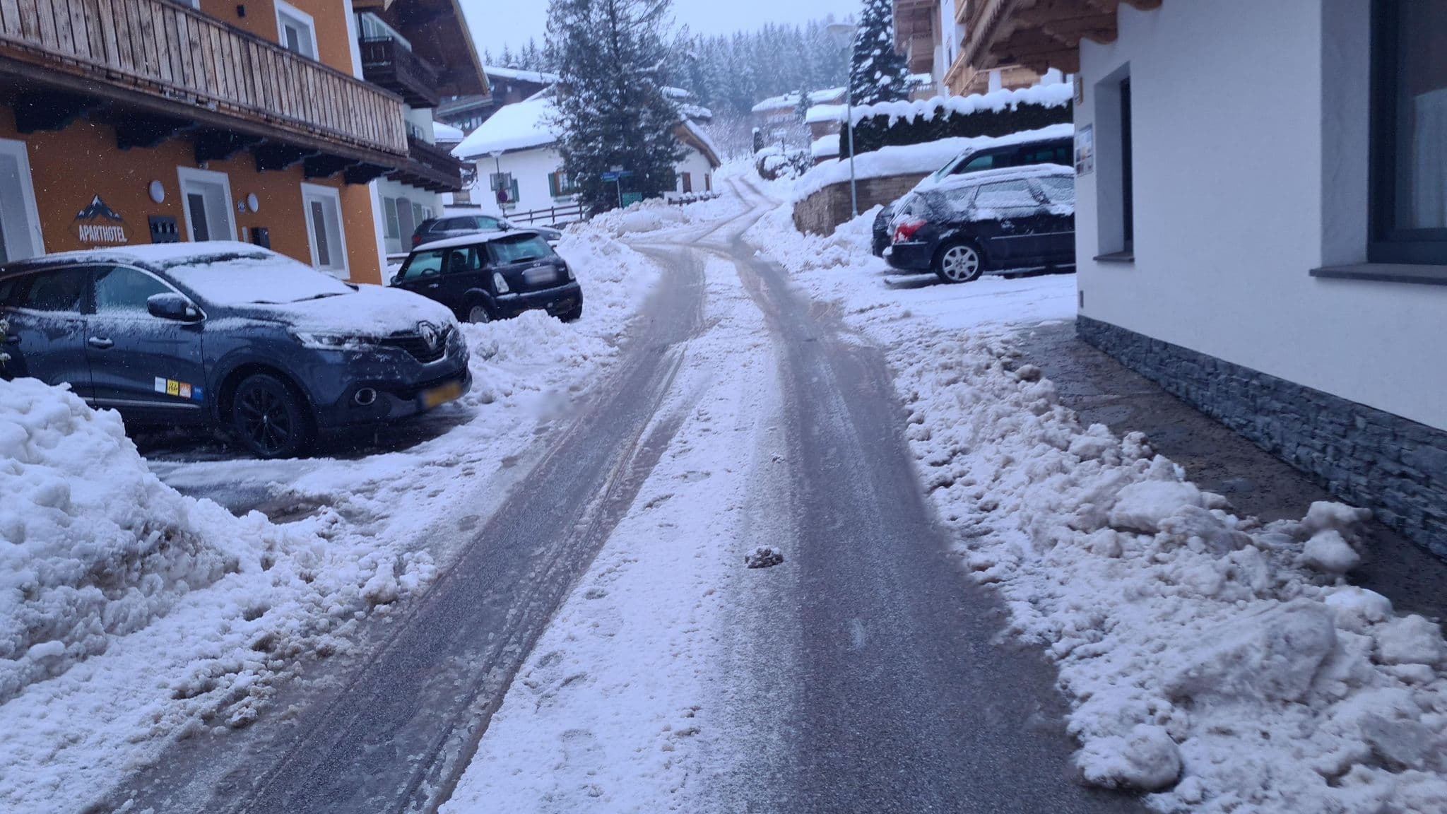Street view near Apartment Huttl Bernd, Neukirchen am Großvenediger — © dsmm (CC BY-SA · Mapillary)