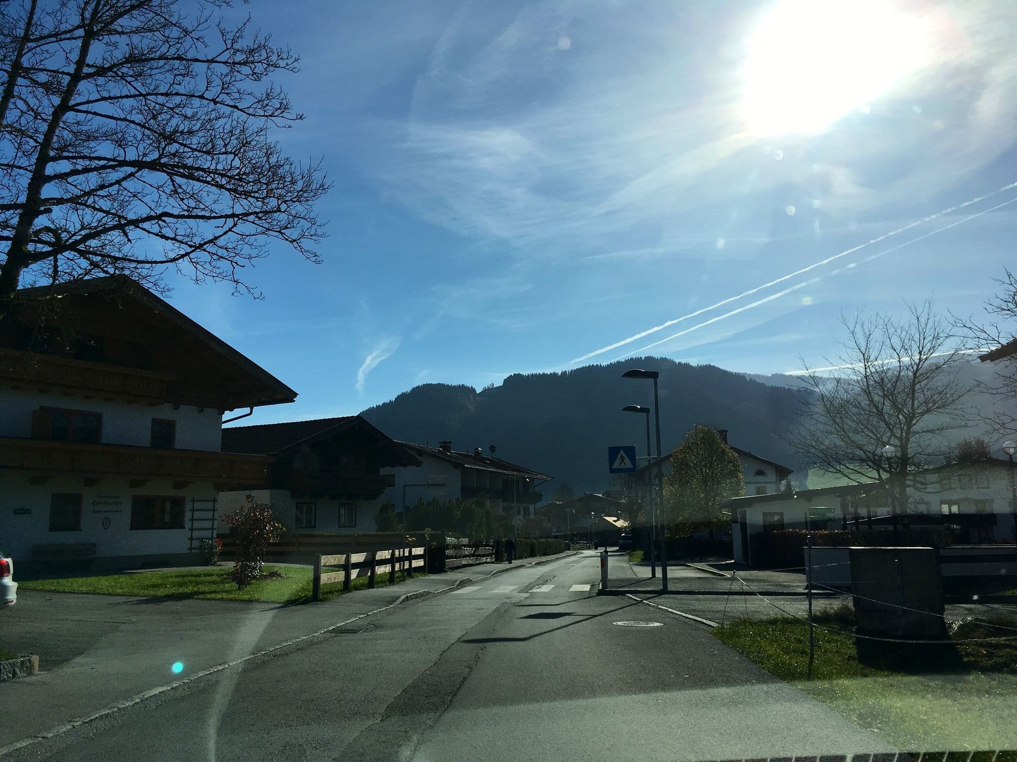 Street view near Landhaus Hörfarter, Urlaub am Fuße des Zahmen Kaisers, Kössen — © geow (CC BY-SA · Mapillary)