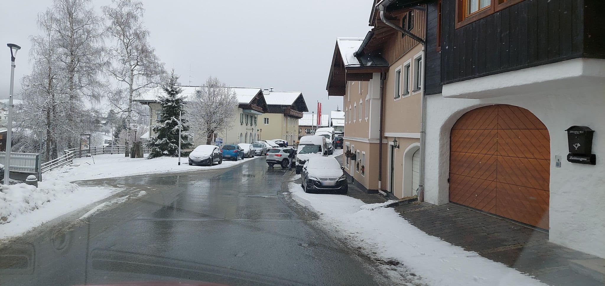 Street view near Gasthaus Krämerwirt, Rauris — © gzin (CC BY-SA · Mapillary)