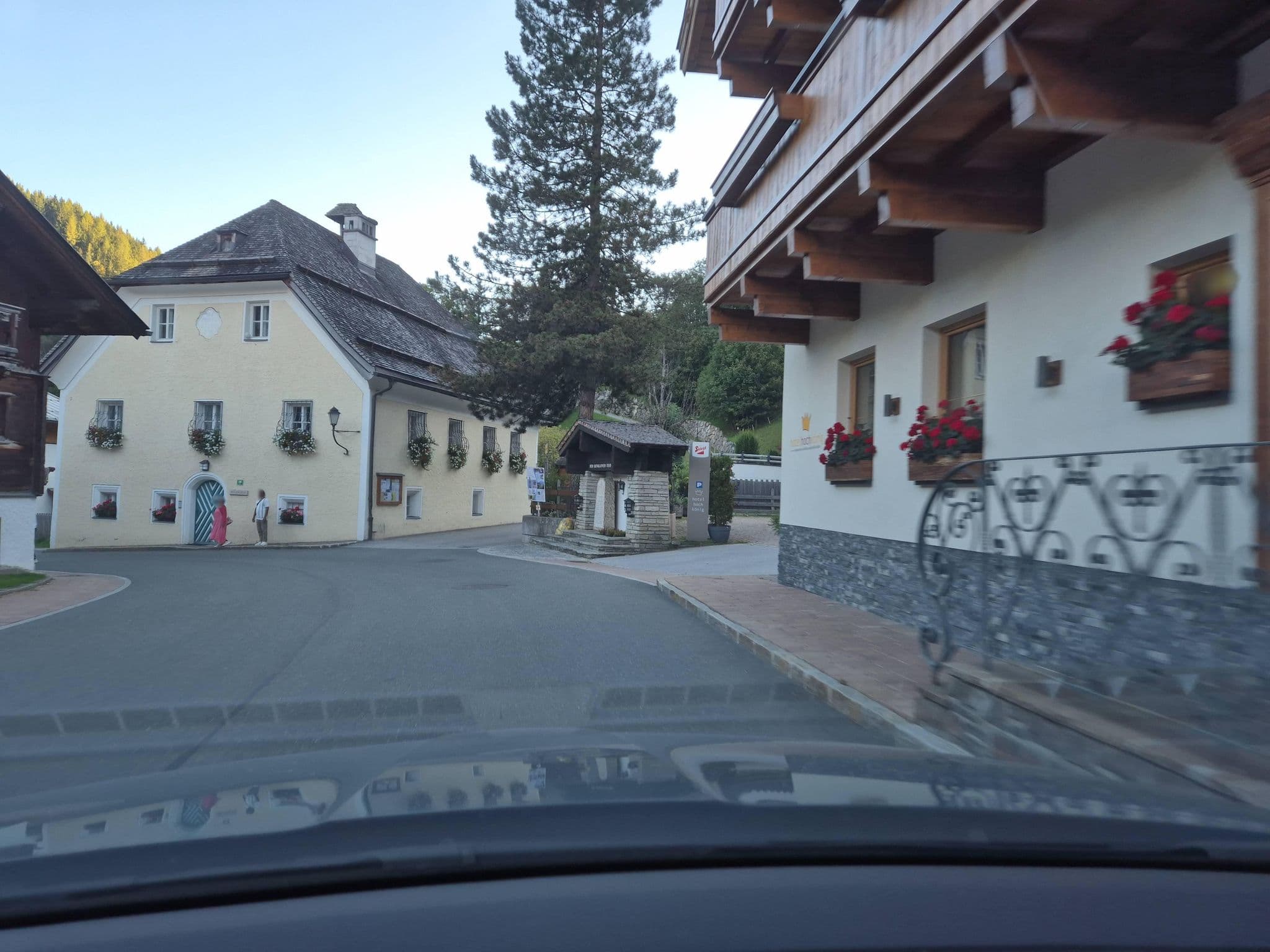 Street view near Pension Sonnenblick, Maria Alm am Steinernen Meer — © schermy_at (CC BY-SA · Mapillary)