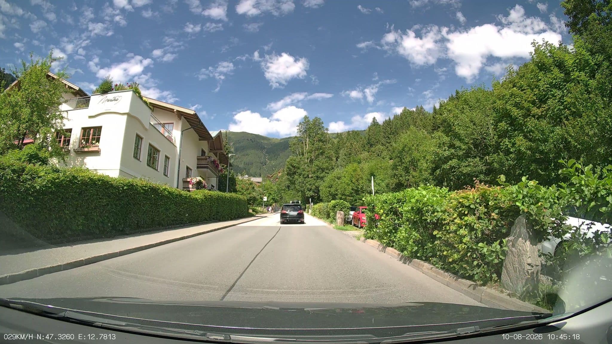 Street view near Flo’s restaurant & bar, Zell am See — © heetENkoel (CC BY-SA · Mapillary)