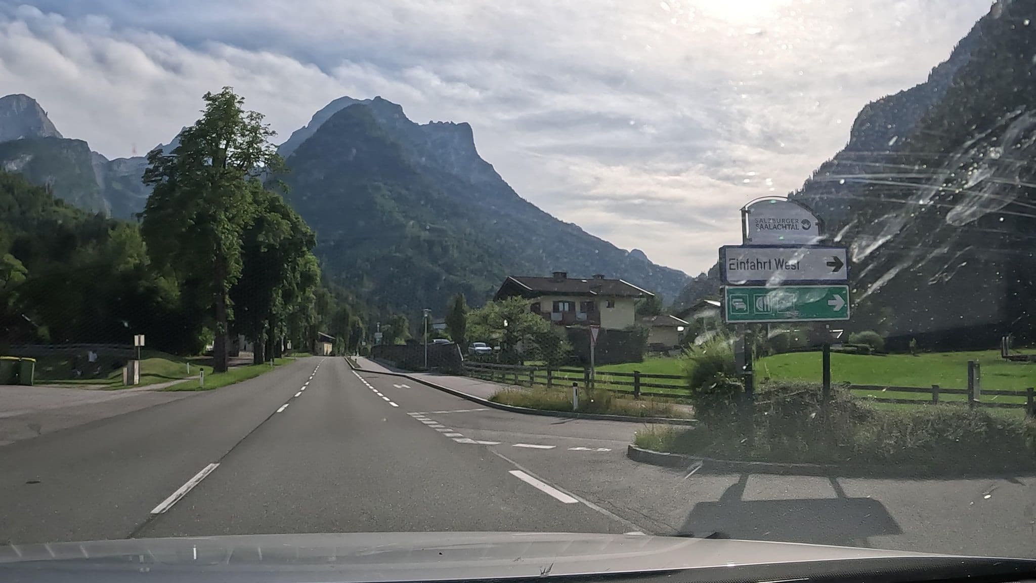 Street view near Salzburgerhof Jugend- und Familienhotel, Lofer — © stefanro74 (CC BY-SA · Mapillary)