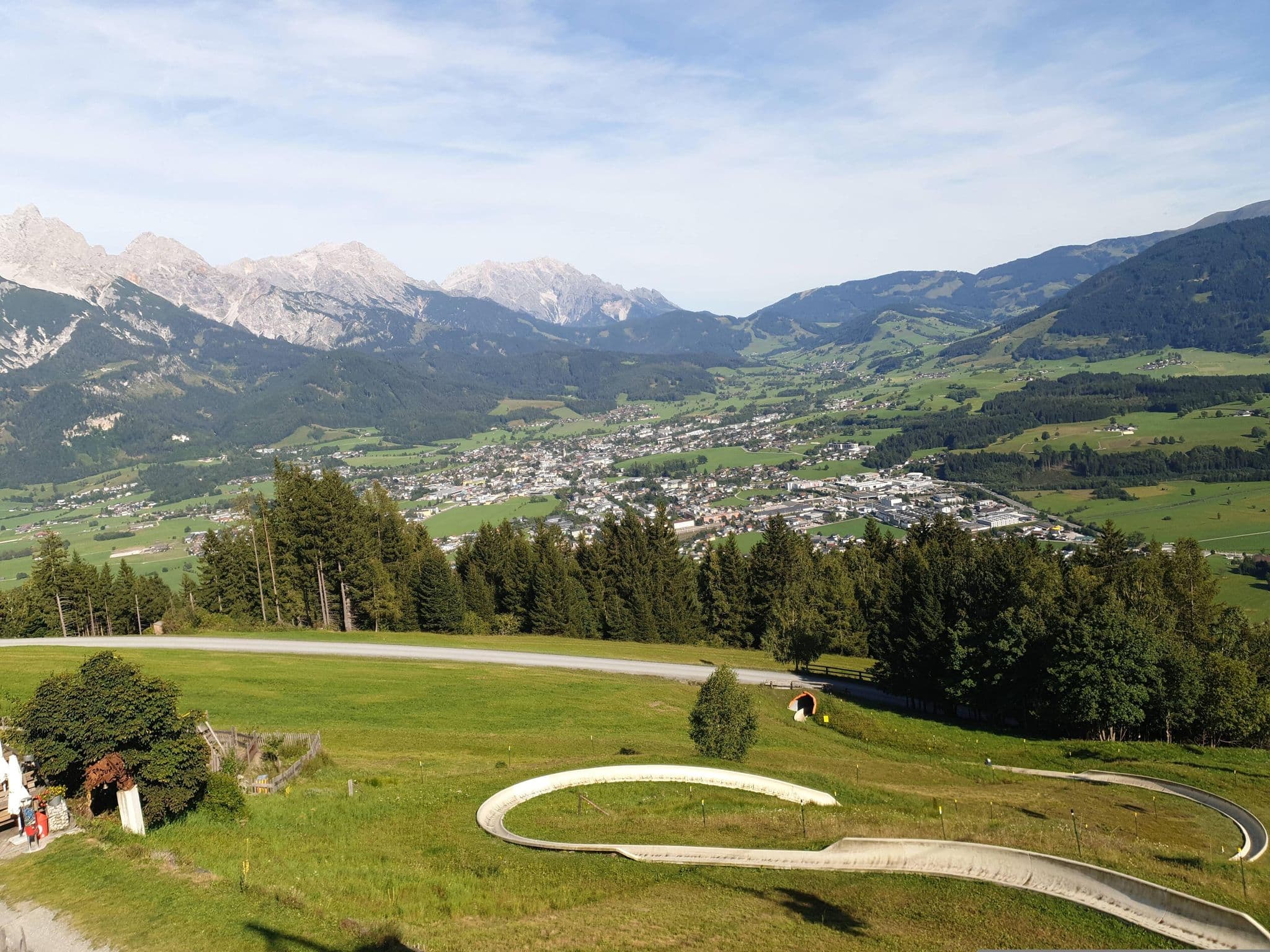 Street view near Berggasthof Huggenberg, Saalfelden am Steinernen Meer — © DmitTrix (CC BY-SA · Mapillary)