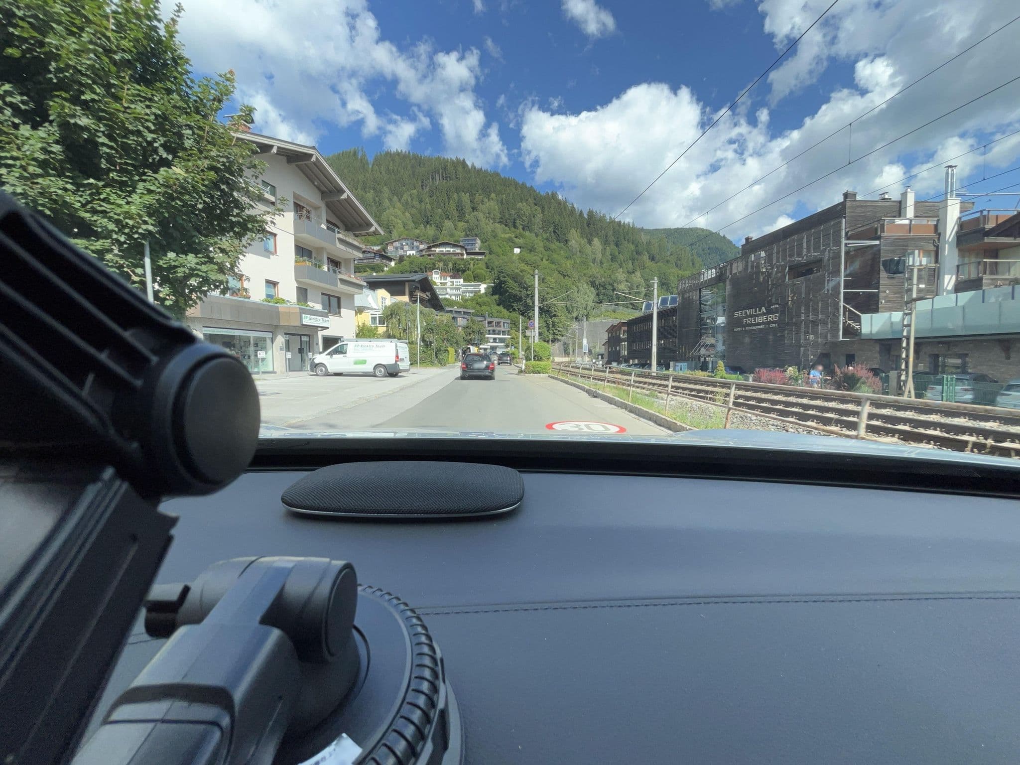 Street view near AlpenParks Management GmbH & Co, Zell am See — © lin_wang (CC BY-SA · Mapillary)