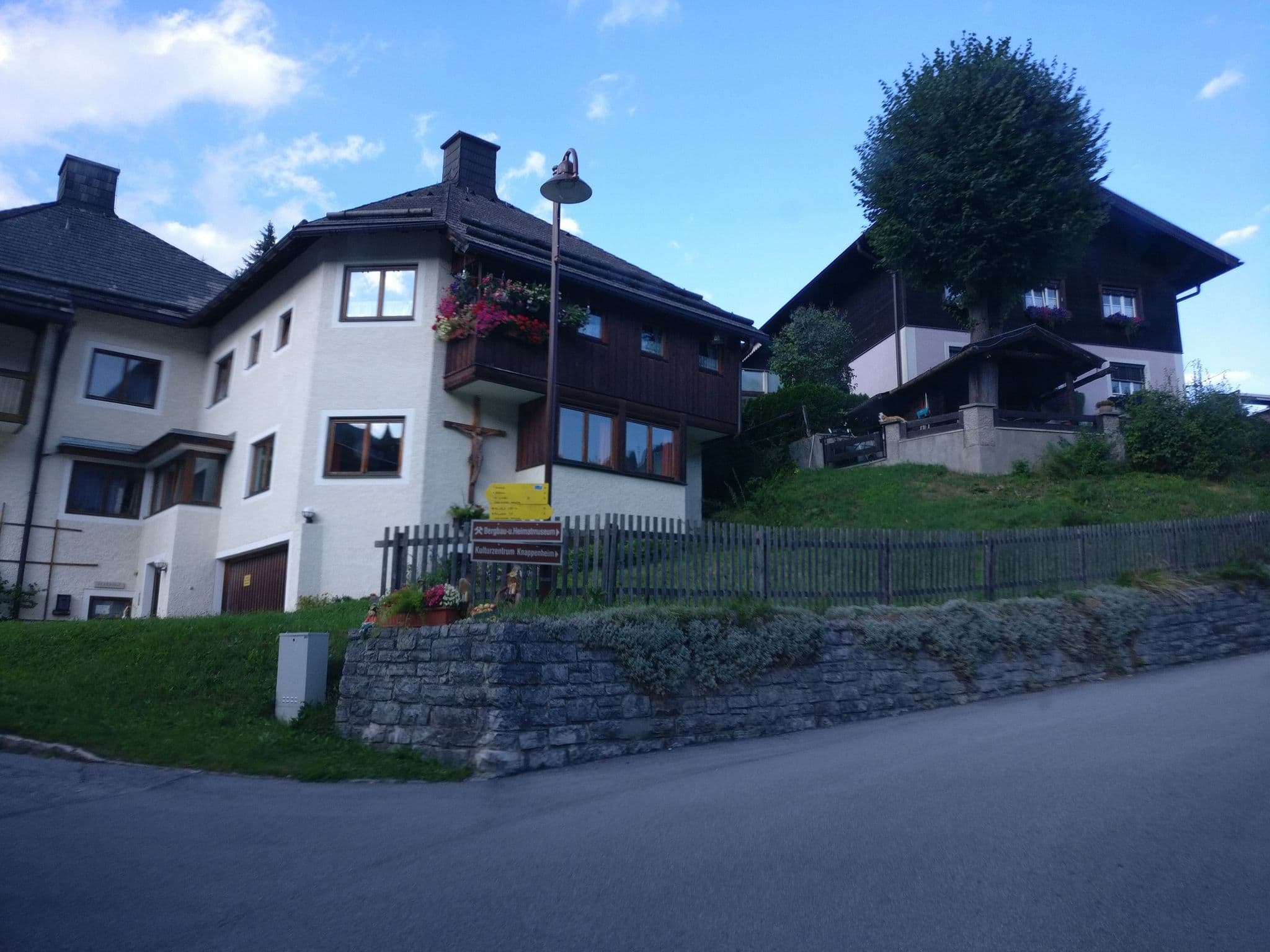 Street view near Bauernhof Schlöglgut, Mühlbach am Hochkönig — © map_hard (CC BY-SA · Mapillary)