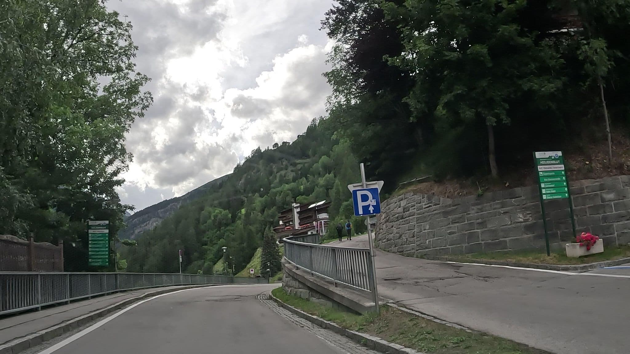 Street view near Karins Chiller Villa, Heiligenblut — © stefanro74 (CC BY-SA · Mapillary)
