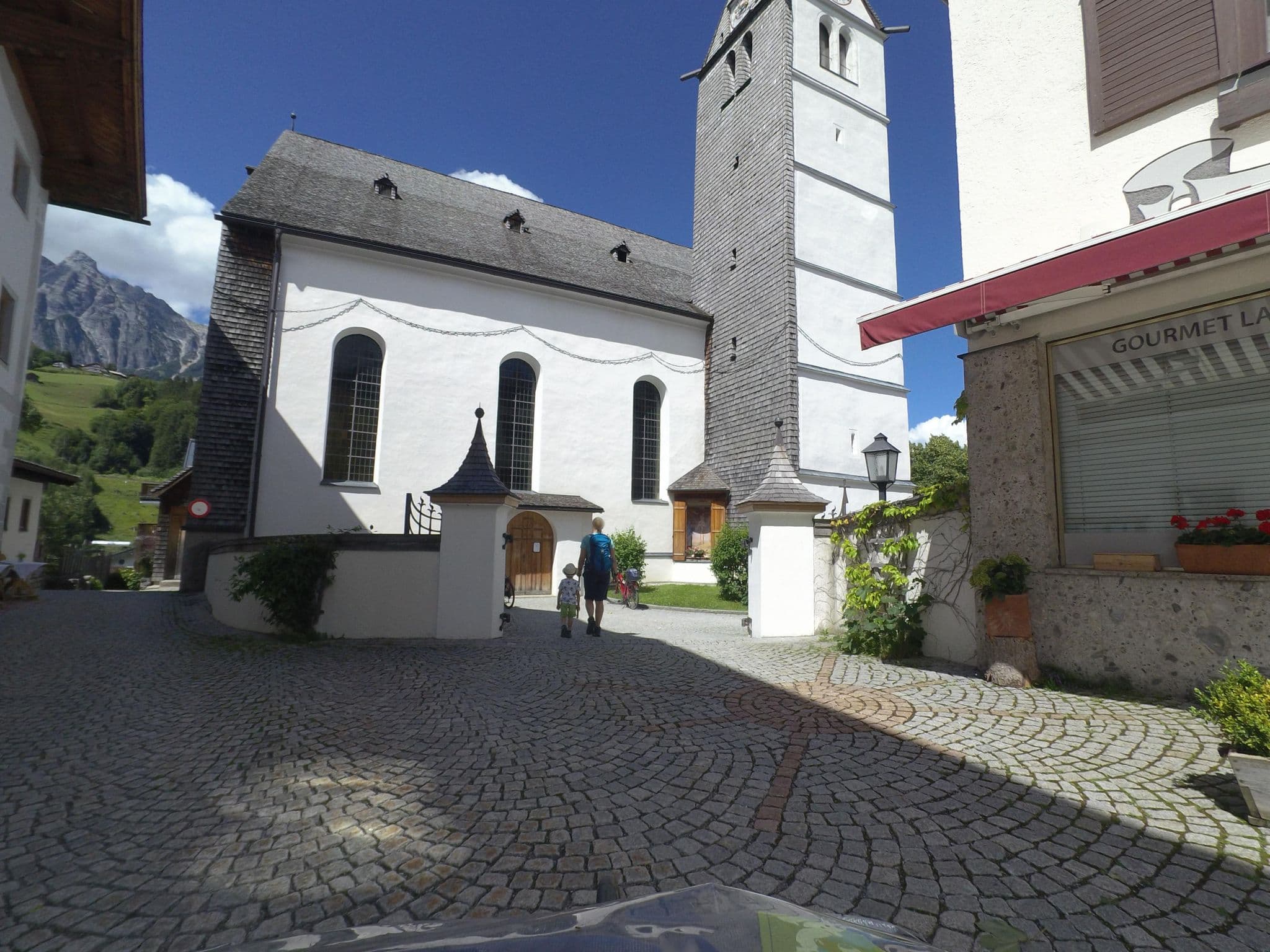 Street view near Fremdenverkehrsverein, Saalfelden am Steinernen Meer — © schermy_at (CC BY-SA · Mapillary)