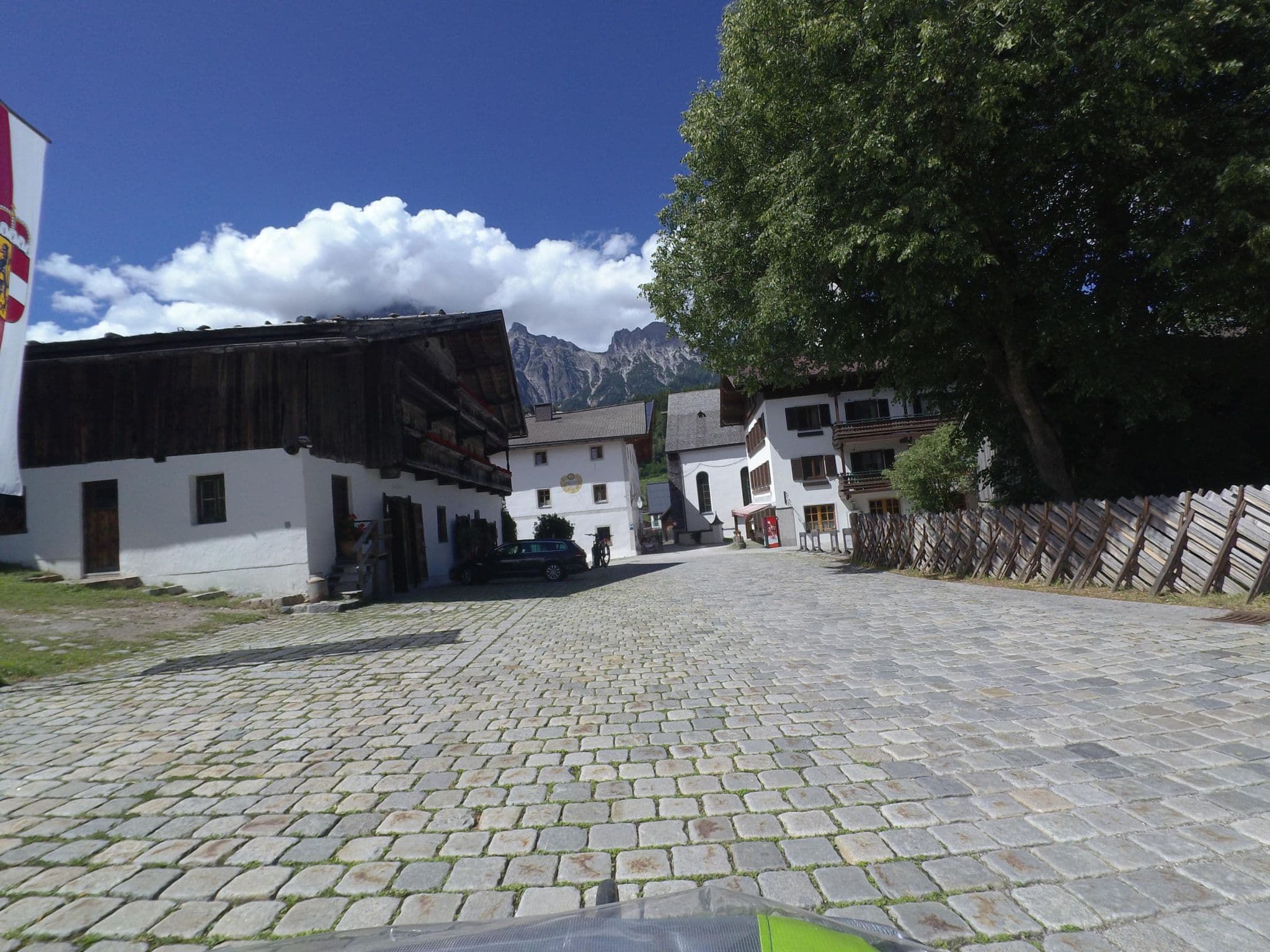 Street view near Alois Brunner Kaufhaus Hutter, Saalfelden am Steinernen Meer — © schermy_at (CC BY-SA · Mapillary)