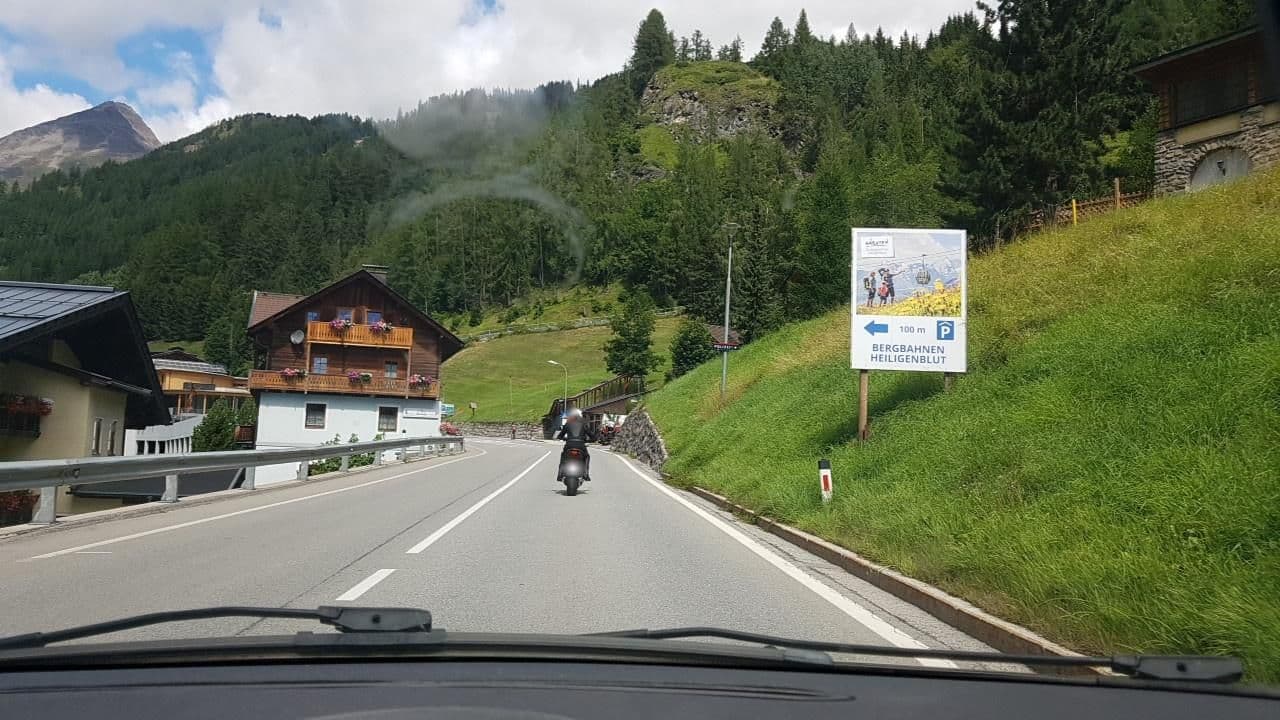 Street view near Alpenhotels Grossglockner Sauper GmbH, Heiligenblut — © mik007 (CC BY-SA · Mapillary)