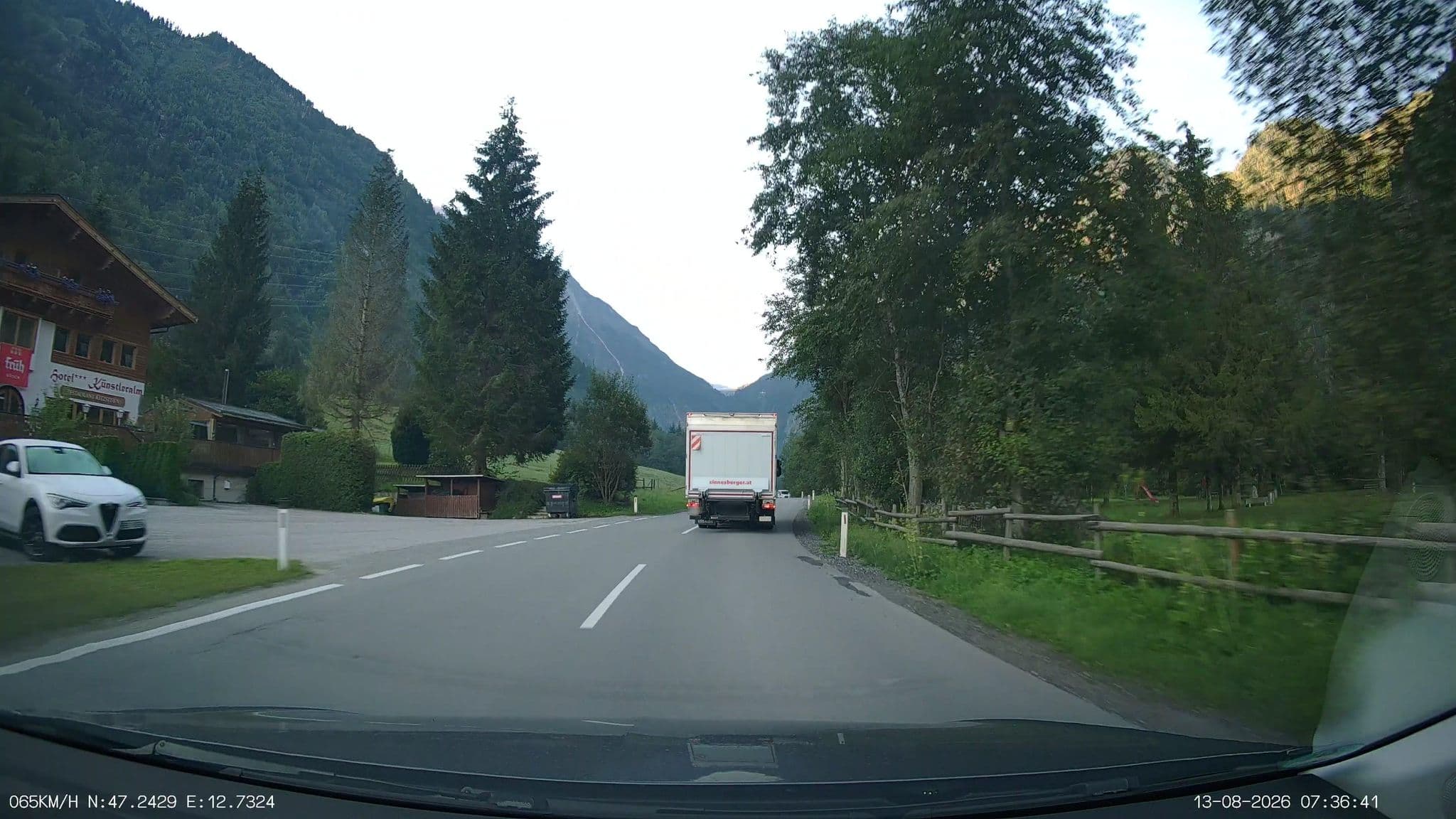 Street view near Künstleralm Hotel und Apartments *** Superior, Kaprun — © heetENkoel (CC BY-SA · Mapillary)