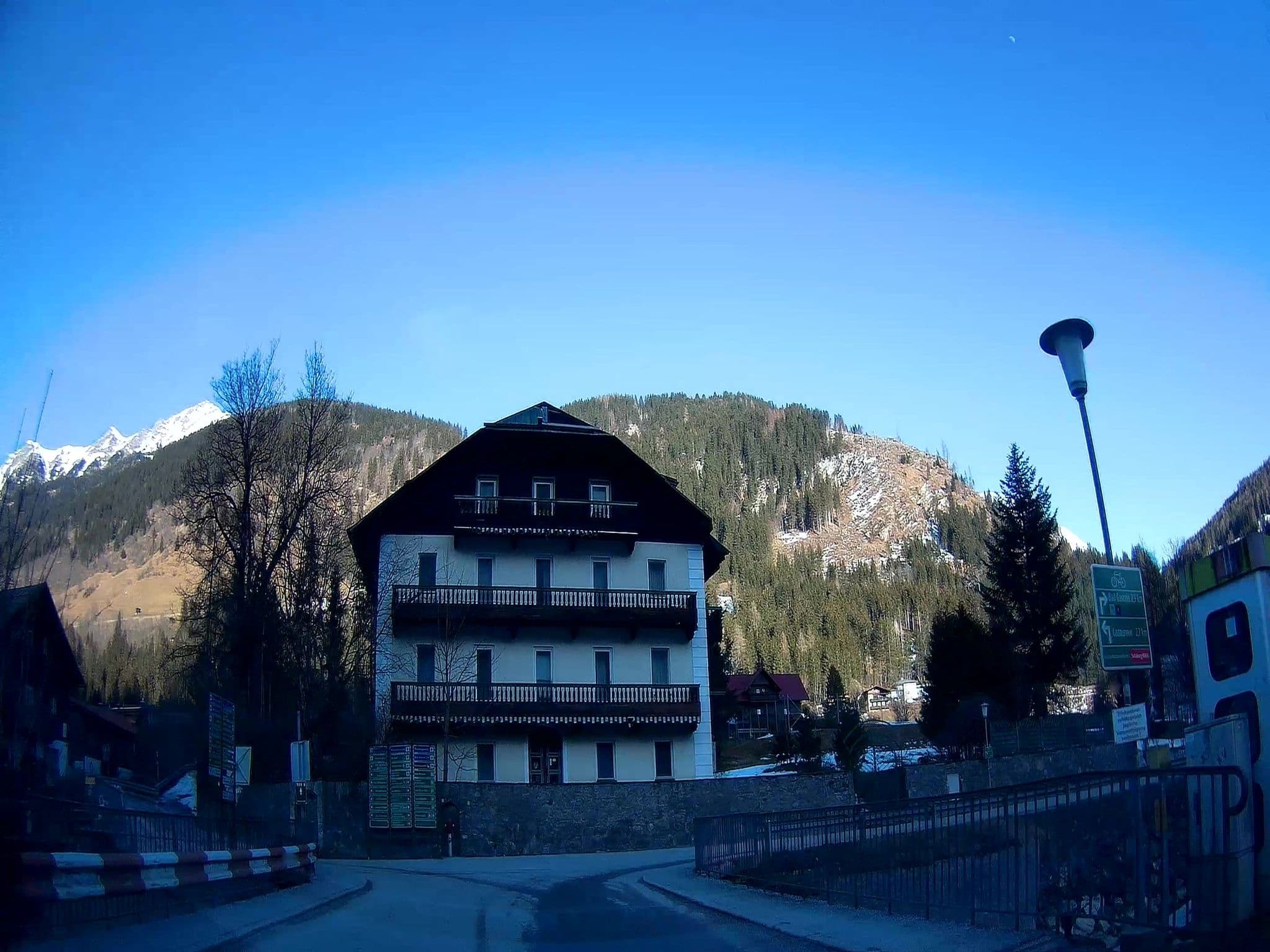 Street view near Golfhotel Montana, Bad Gastein — © fuchserl (CC BY-SA · Mapillary)