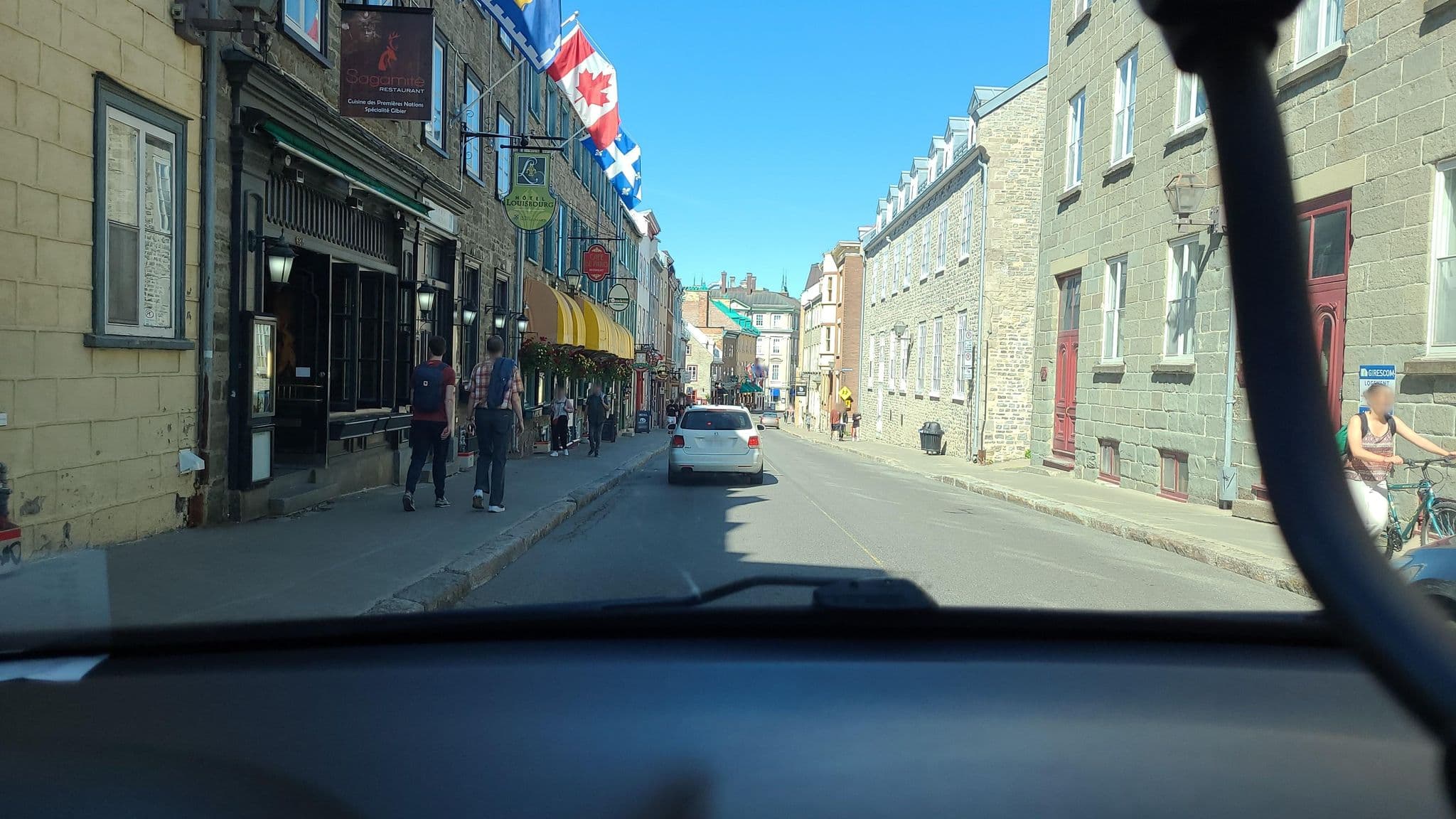 Street view near Pavillon Louisbourg | Hôtels Nouvelle-France, Québec — © myusernameatmapillary (CC BY-SA · Mapillary)