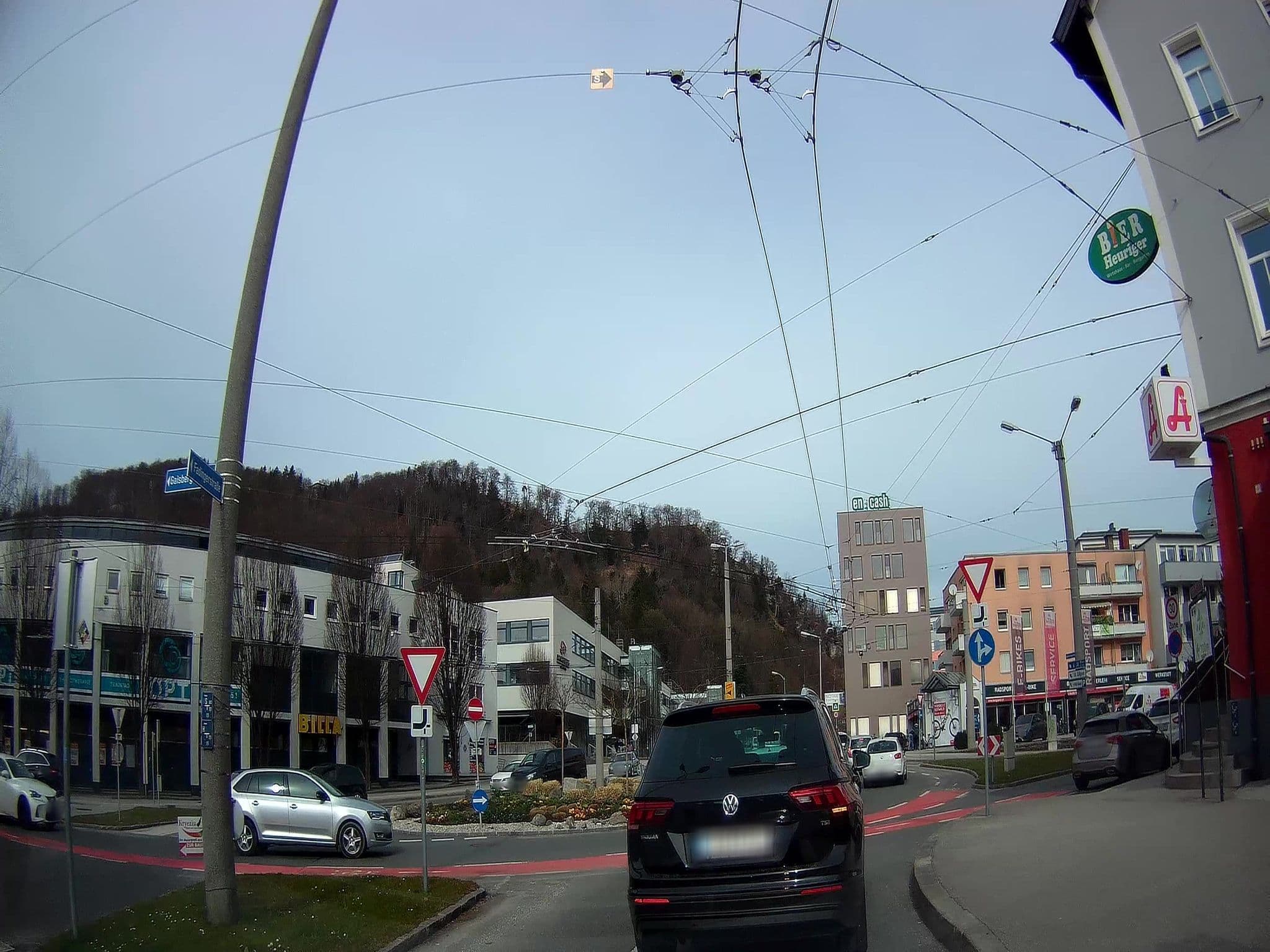 Street view near Winklhofers Hotelbetriebe GmbH, Salzburg — © fuchserl (CC BY-SA · Mapillary)