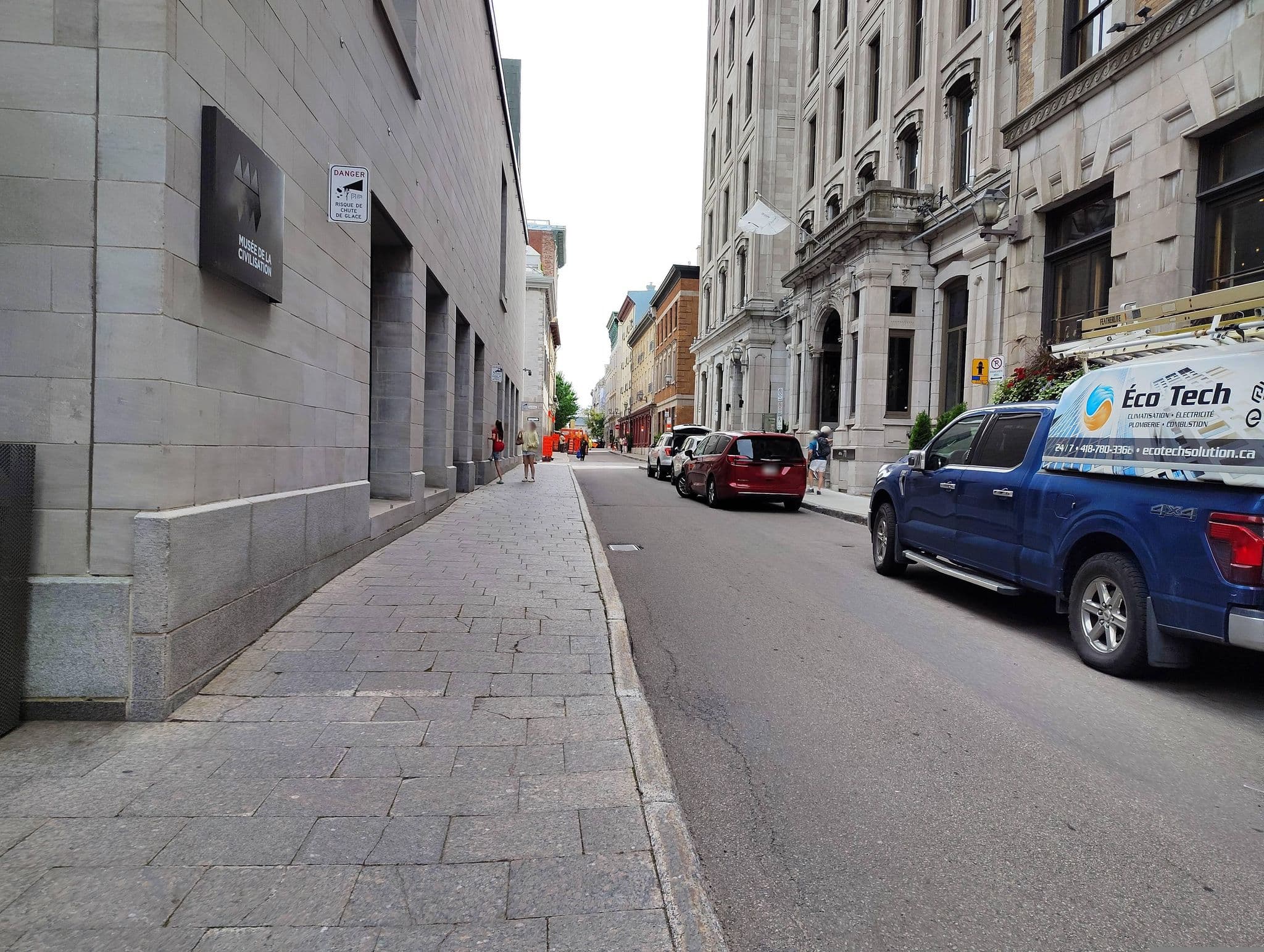 Street view near Hôtel 71, Québec — © Alen1recordseverywhere (CC BY-SA · Mapillary)