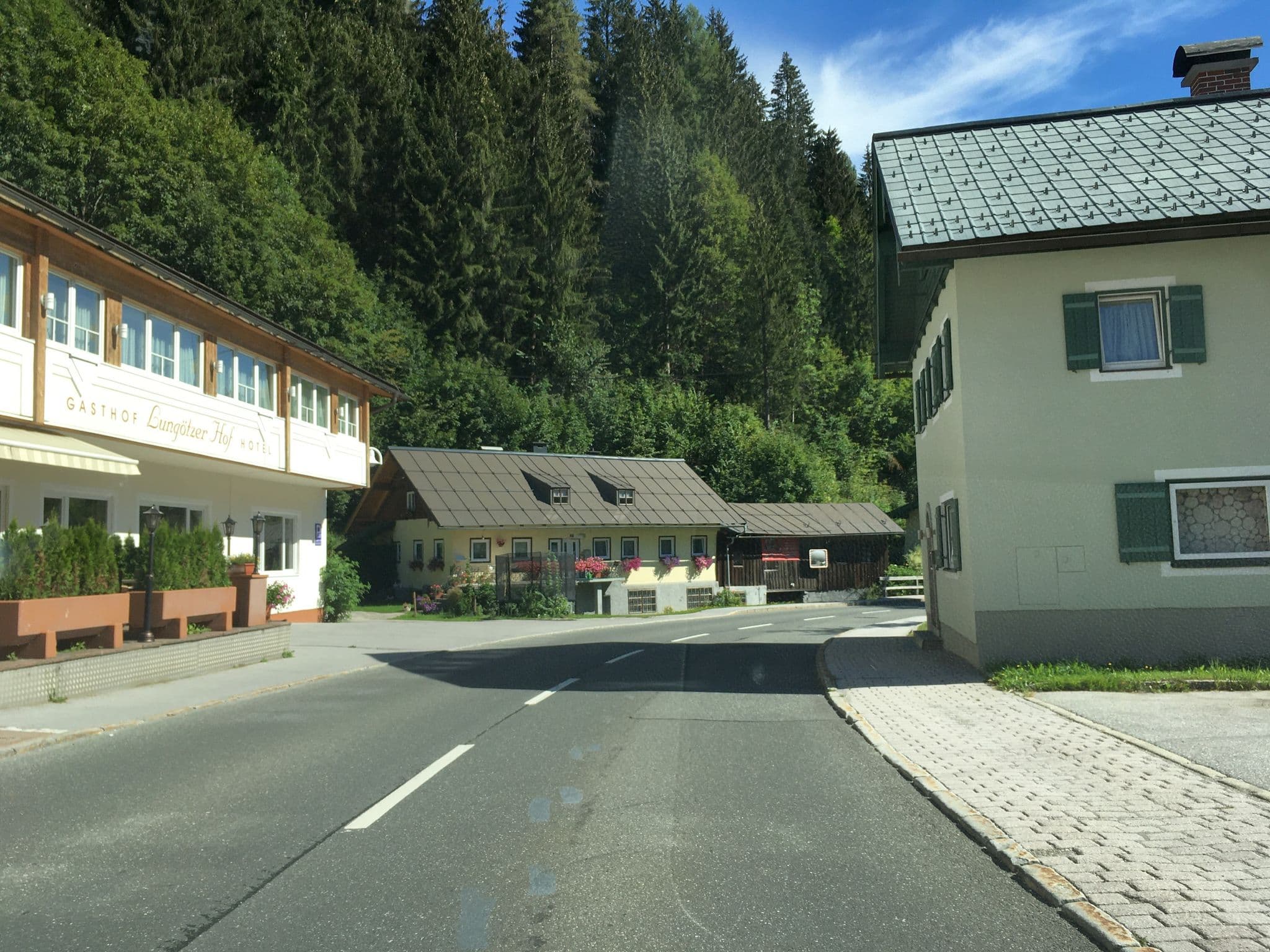 Street view near Gasthaus Kerschbaumer, St. Martin of Tennengebirge — © istefanos (CC BY-SA · Mapillary)