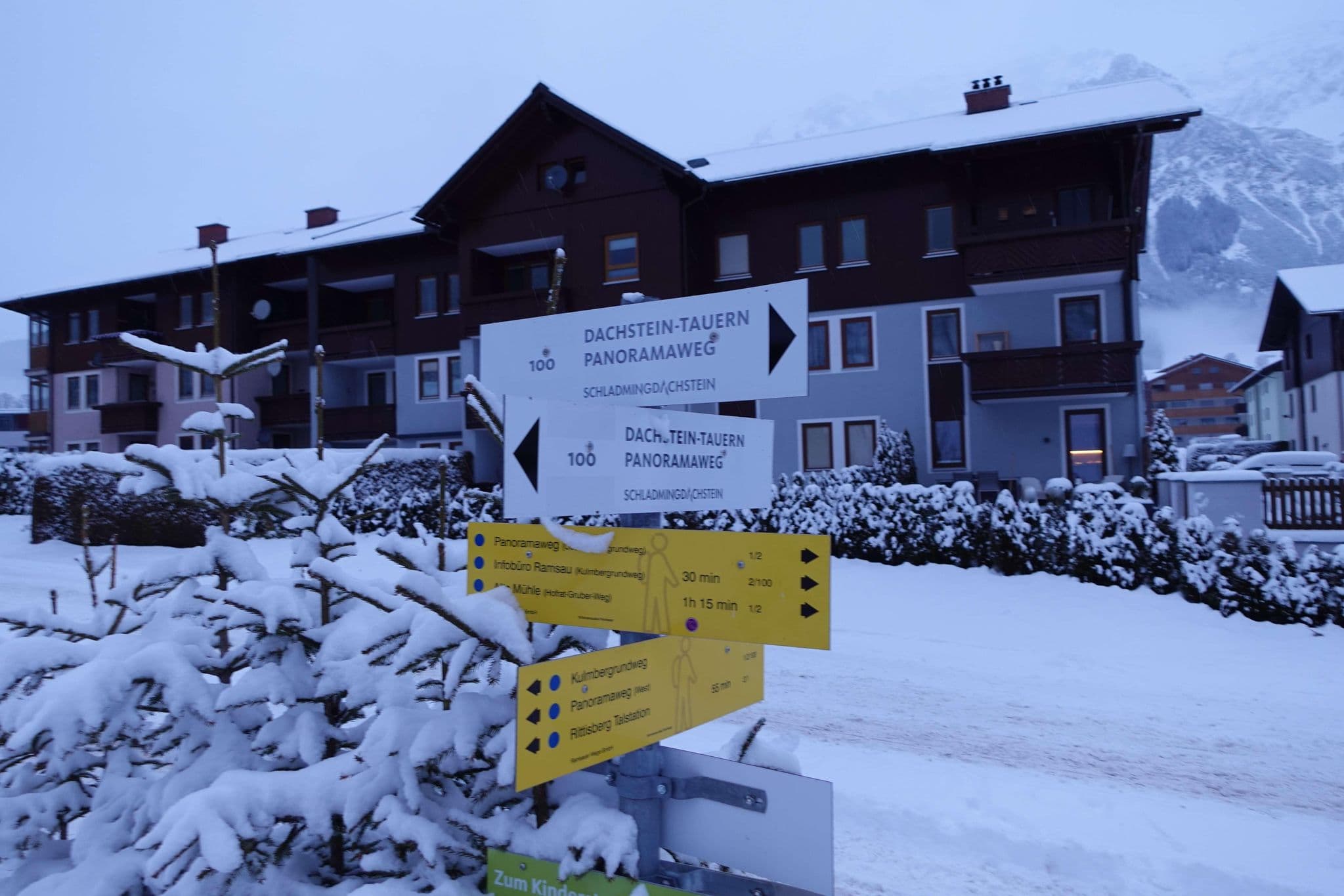 Street view near Haus Bergidyll, Ramsau am Dachstein — © rogrue (CC BY-SA · Mapillary)