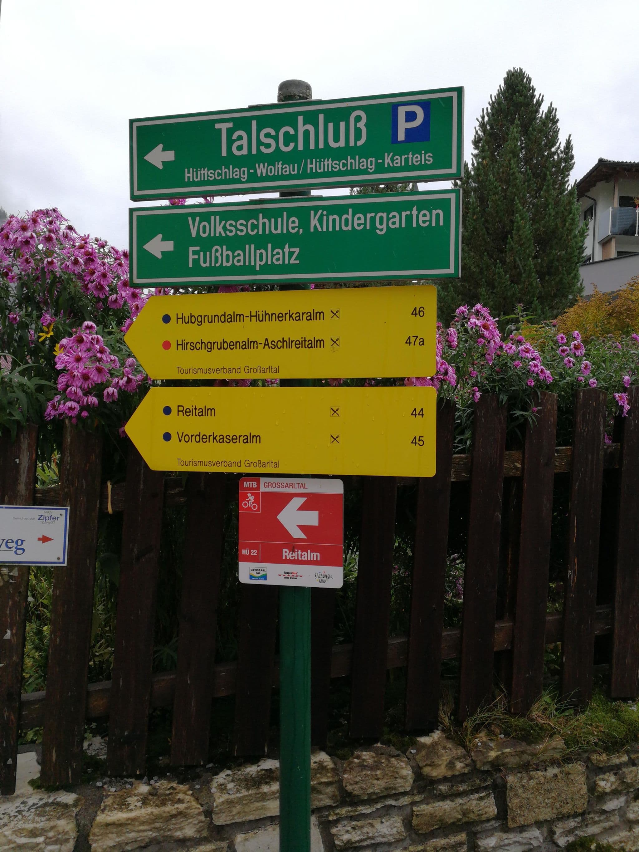 Street view near Hüttenwirt hotel, Grossarl — © santon (CC BY-SA · Mapillary)