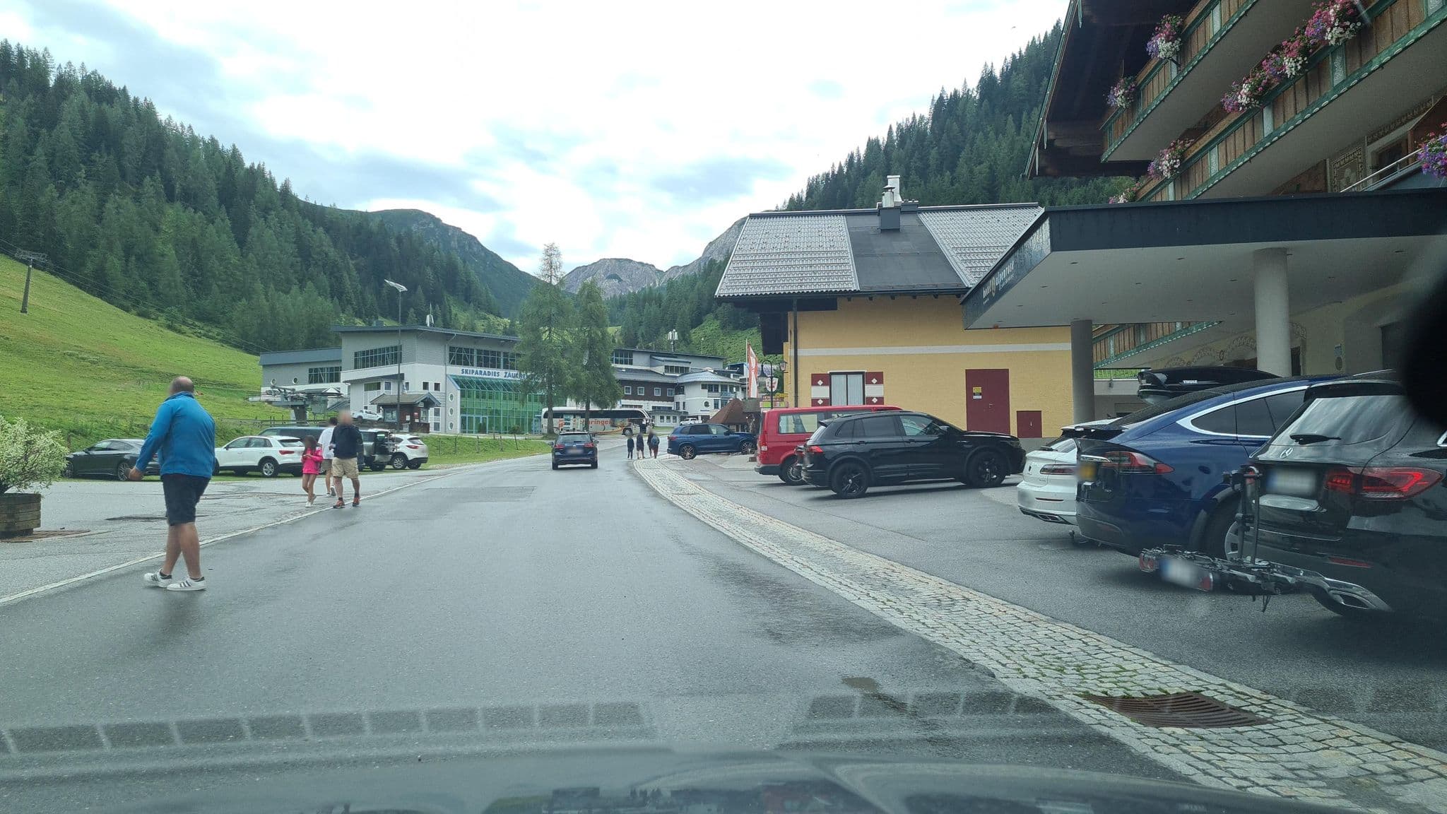 Street view near Hotel Alpenrose, Radstadt — © schermy_at (CC BY-SA · Mapillary)