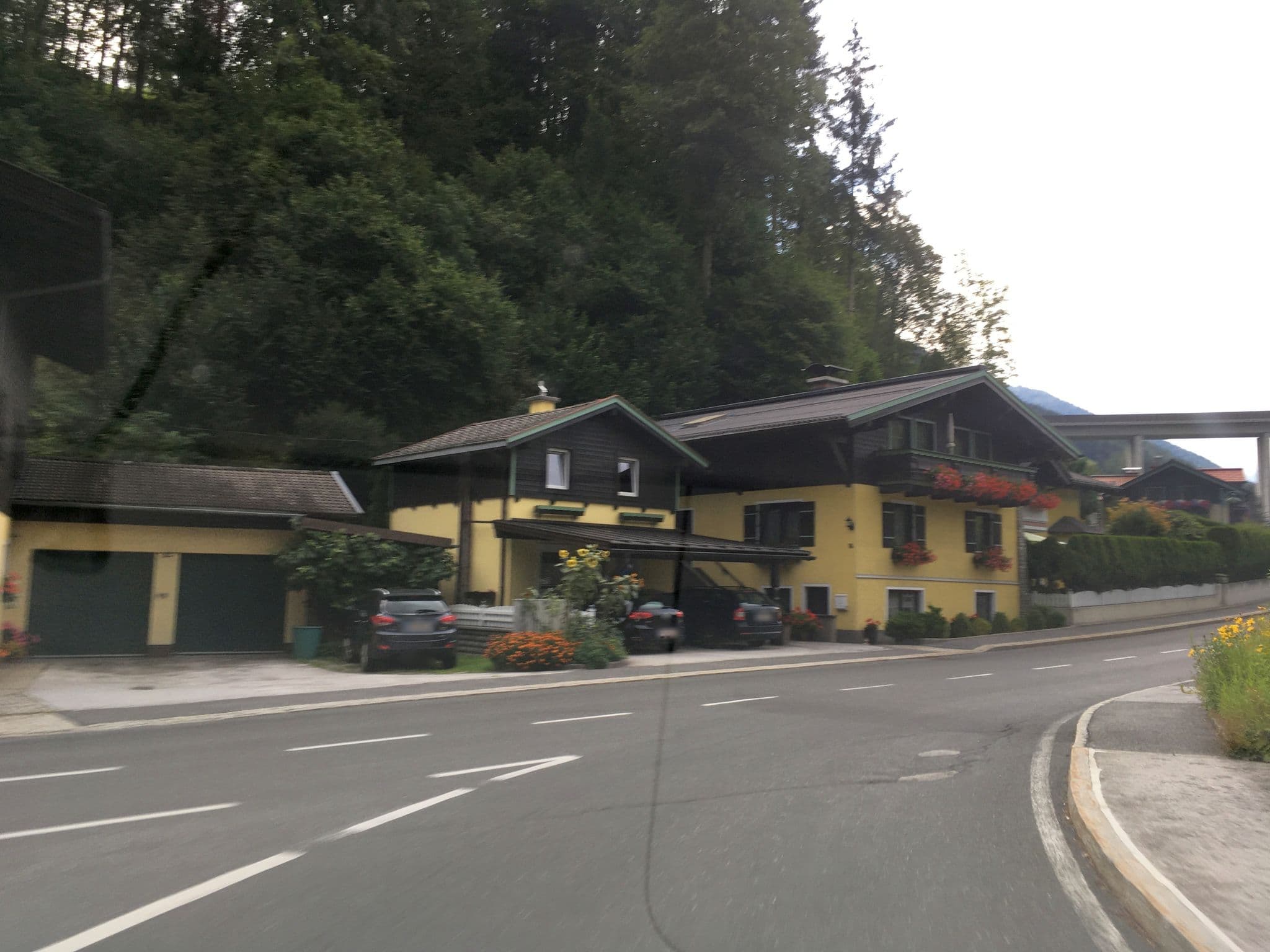 Street view near Camping Draufluss, Eben im Pongau — © istefanos (CC BY-SA · Mapillary)
