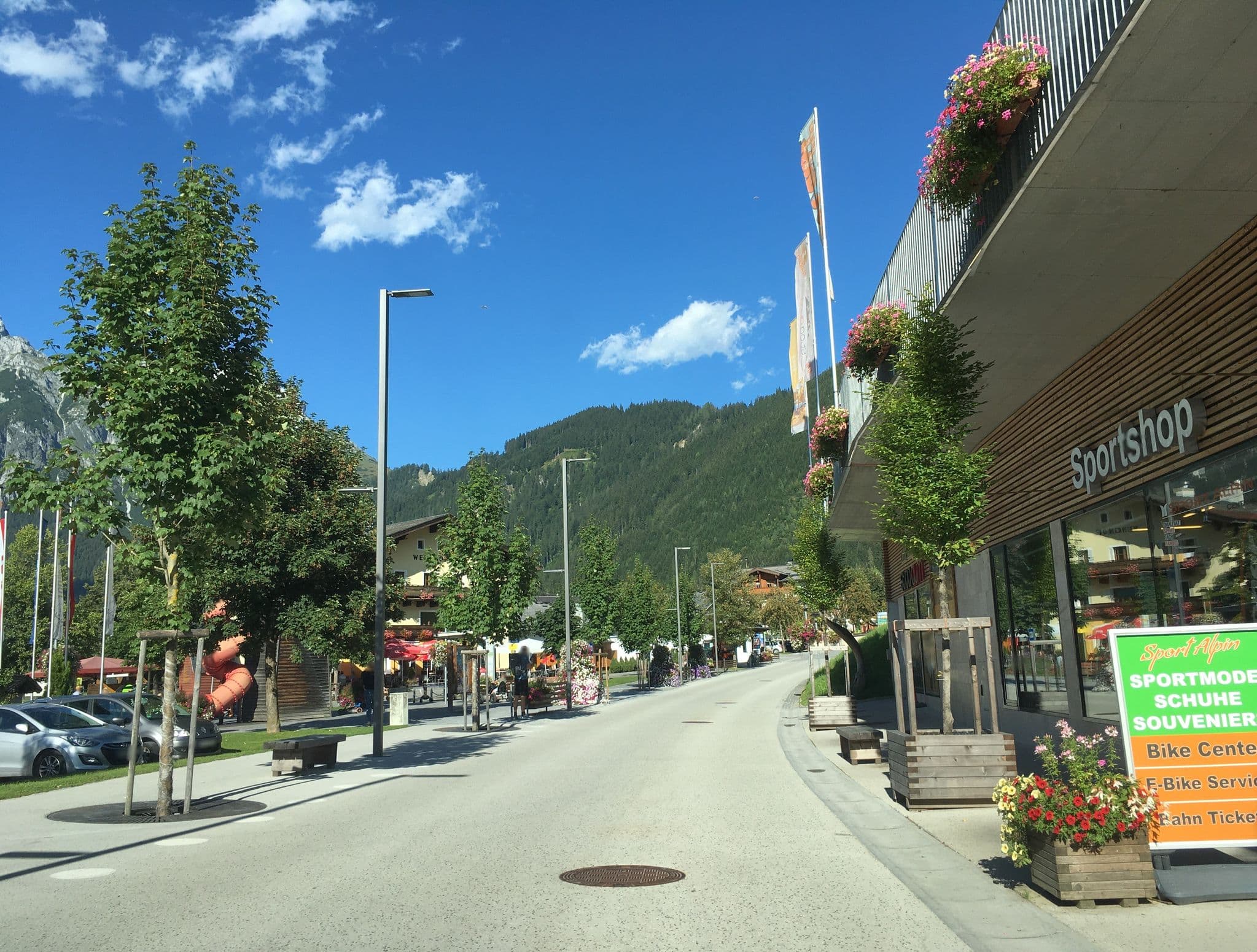 Street view near Hotelbar Gut Wenghof, Werfen — © istefanos (CC BY-SA · Mapillary)
